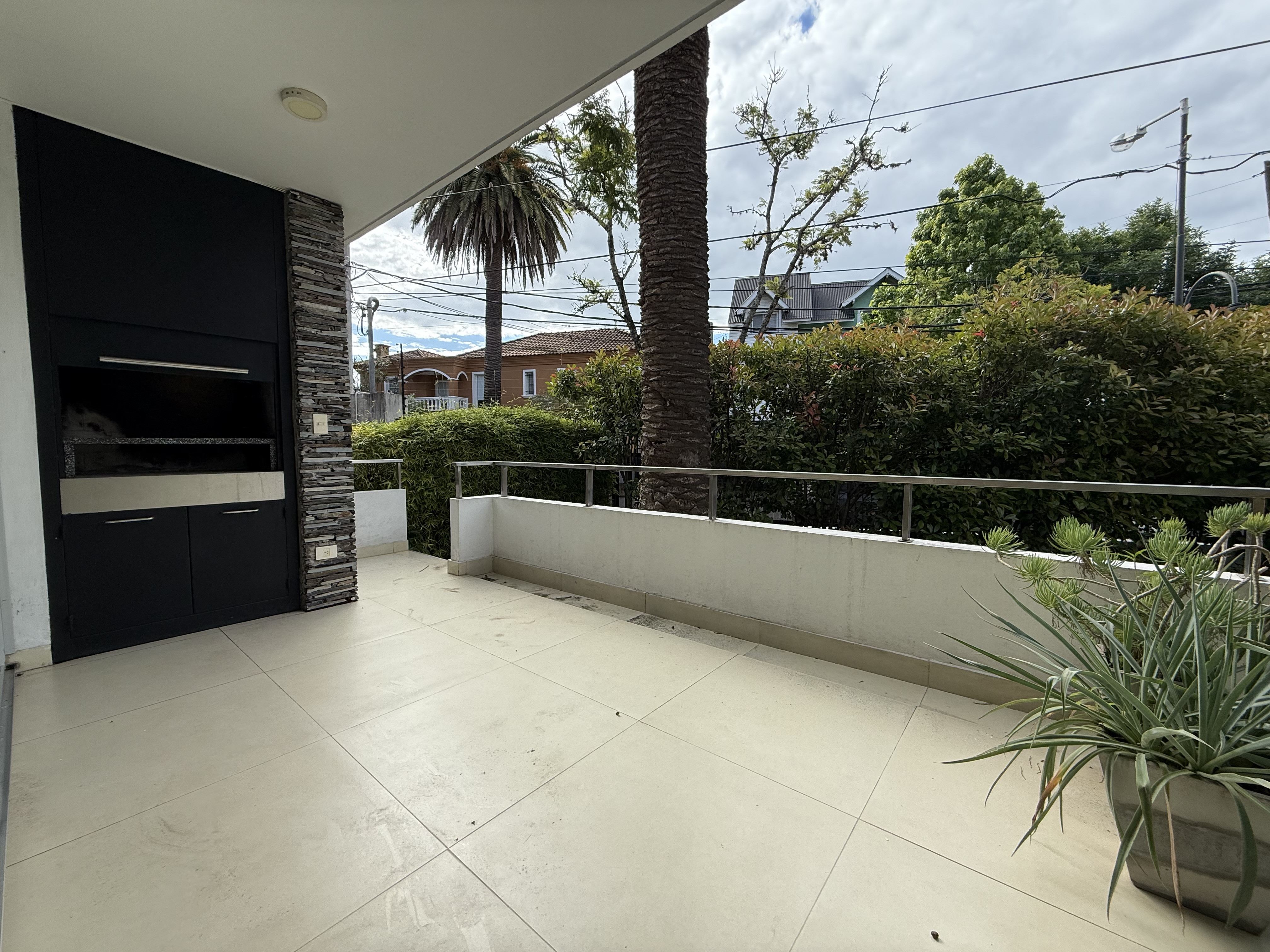 Three-bedroom apartment in Victoria, San Fernando