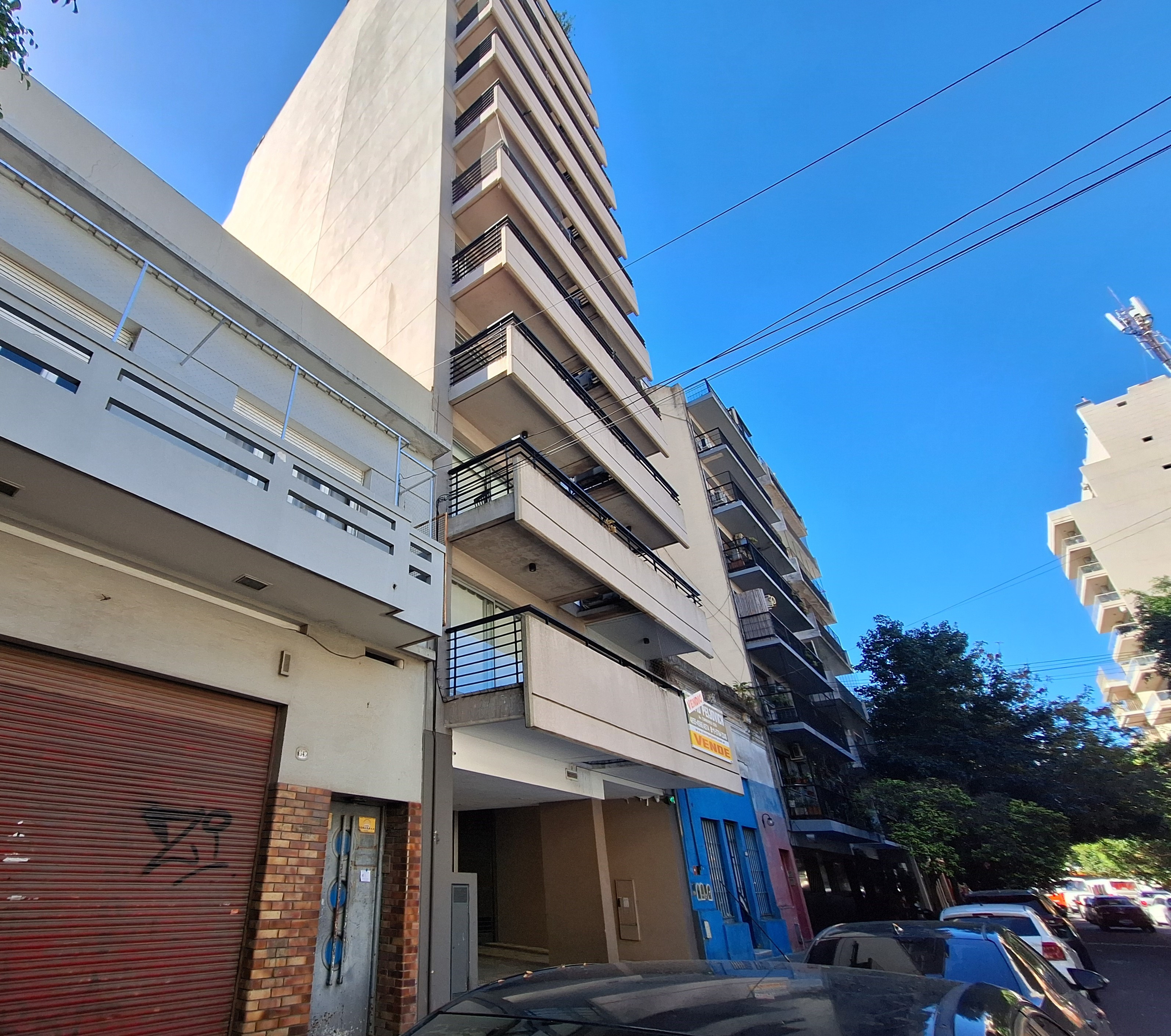 Departamento de 2 ambientes al frente con balcón en Villa General Mitre