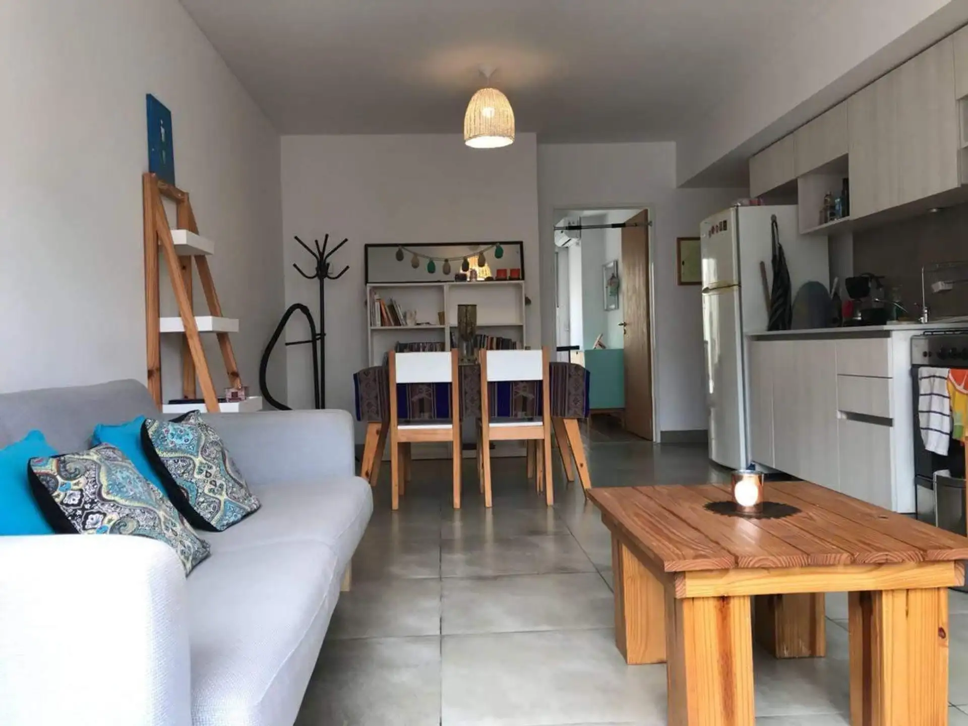 Apartamento de 2 ambientes com varanda, quintal e vaga de garagem em Recoleta