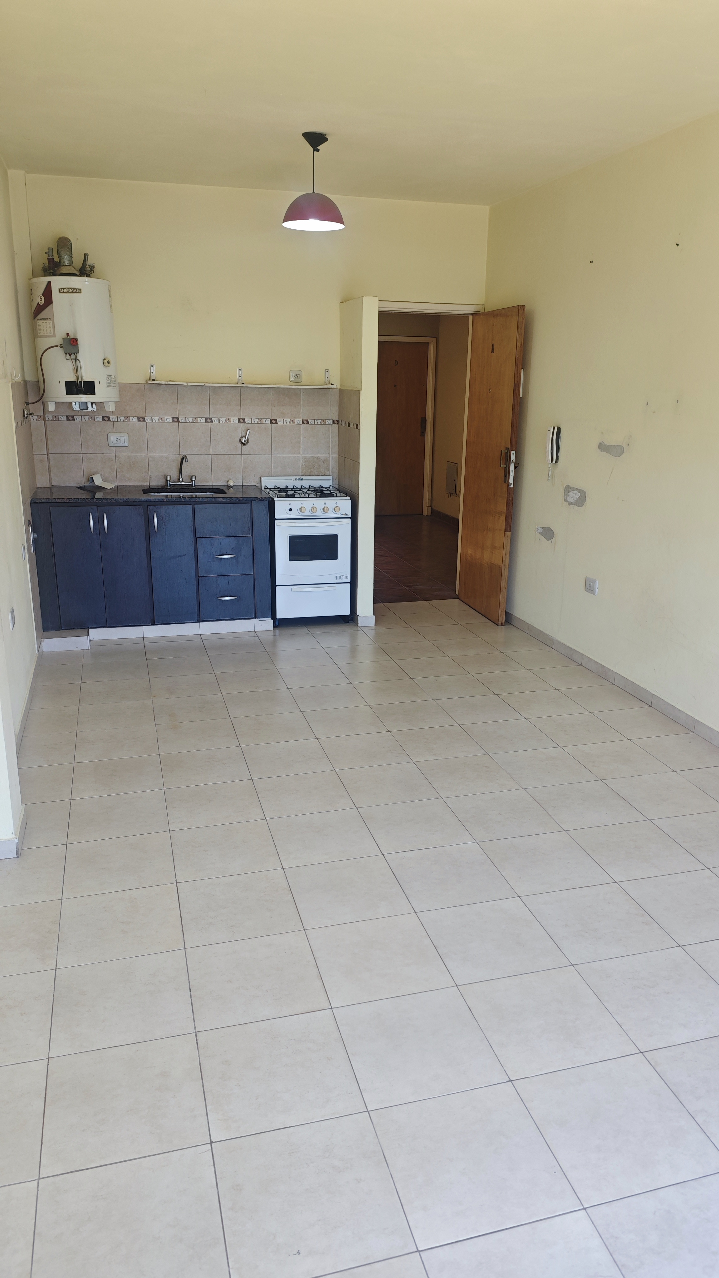 Two-room apartment on the first floor walk-up in Ramos Mejía Sur