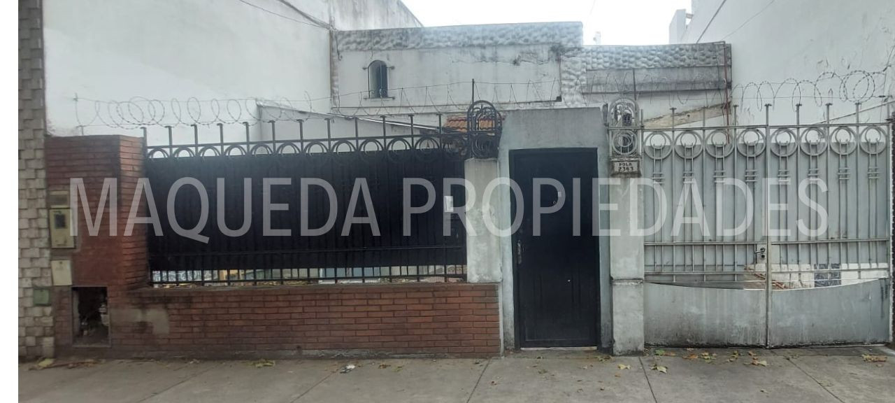 Дом с 3 спальнями и отдельным входом в Mataderos