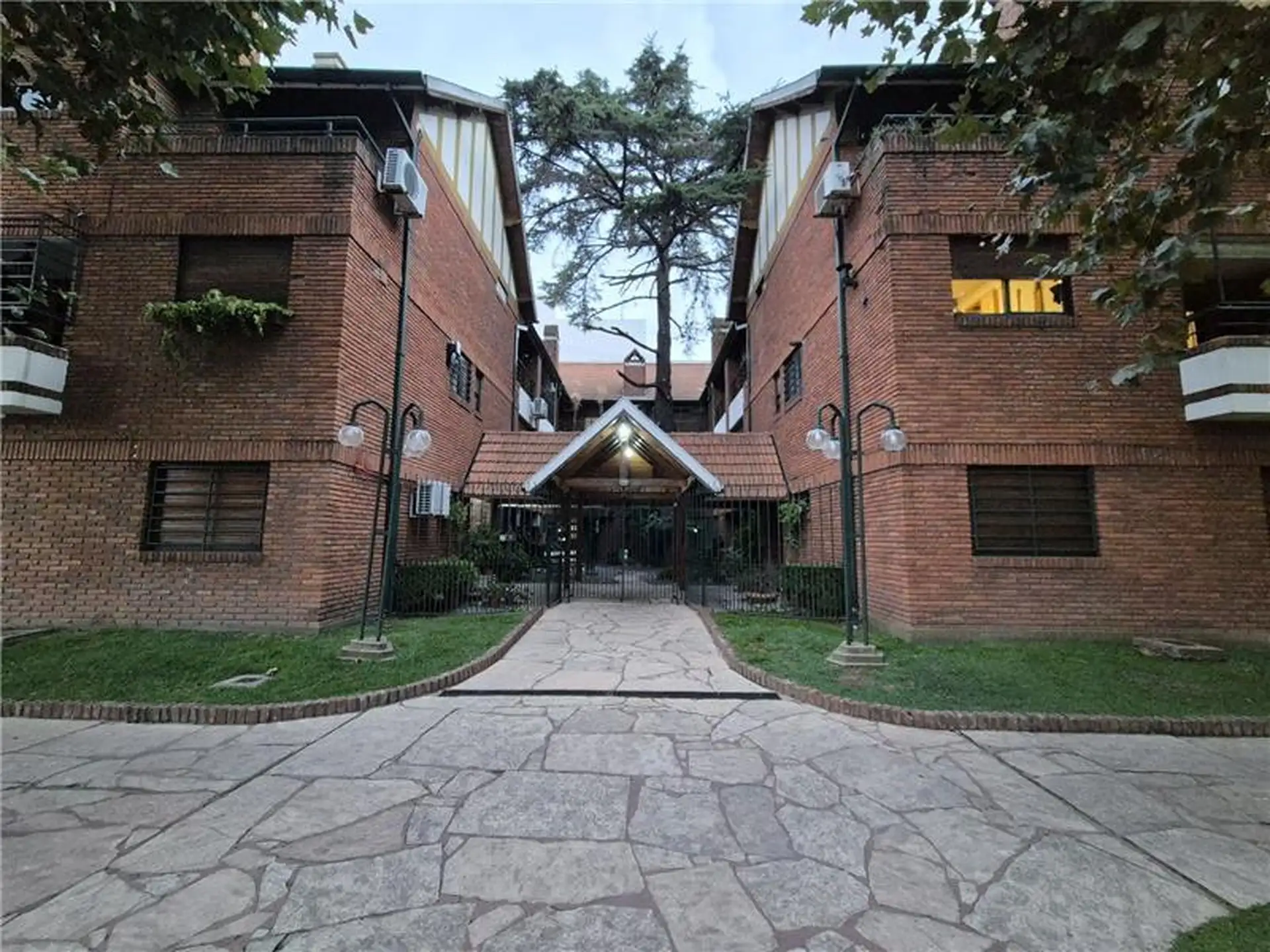 Apartamento de 2 ambientes no térreo em Banfield