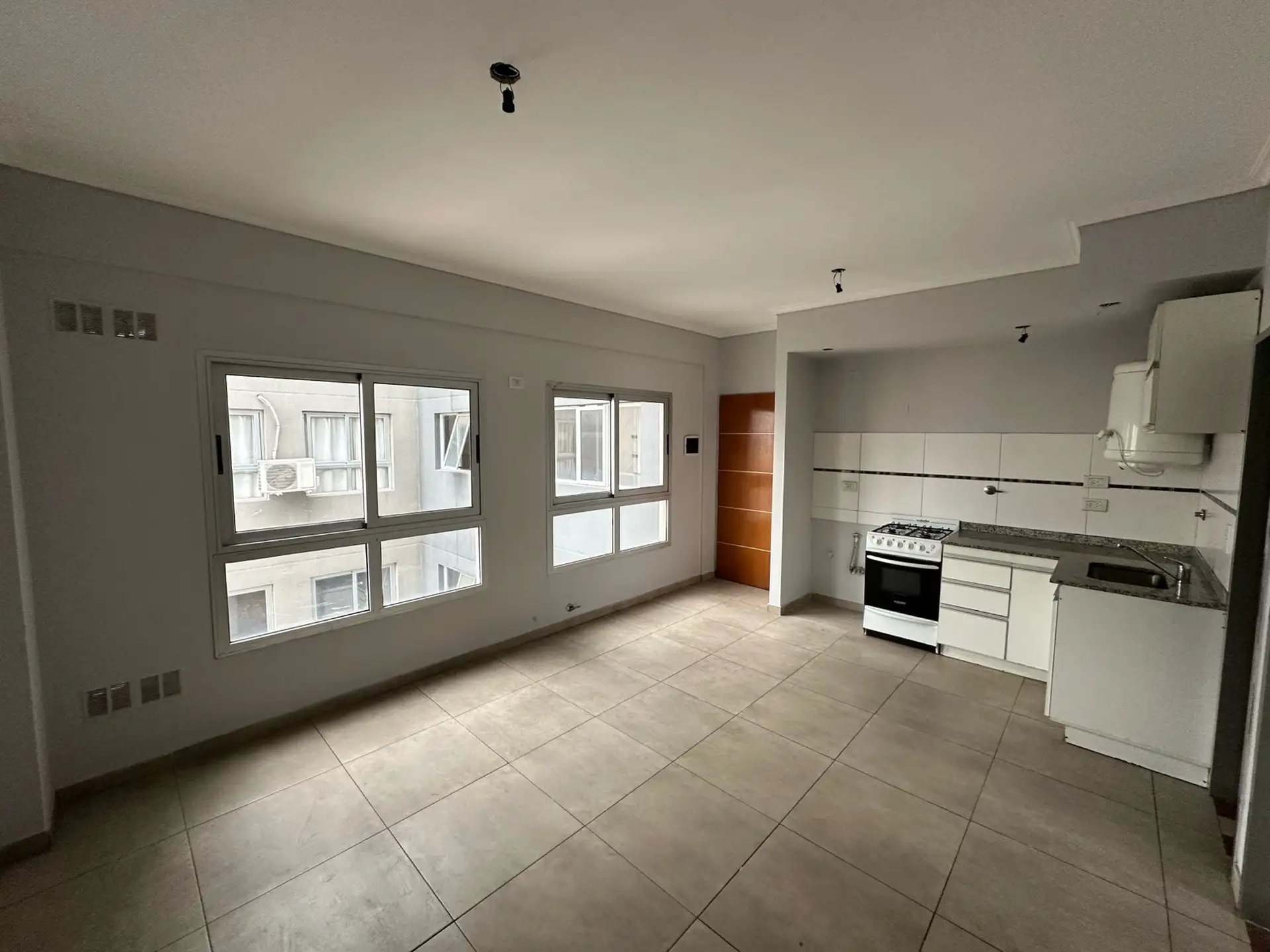 Apartamento de dois ambientes para alugar em Morón