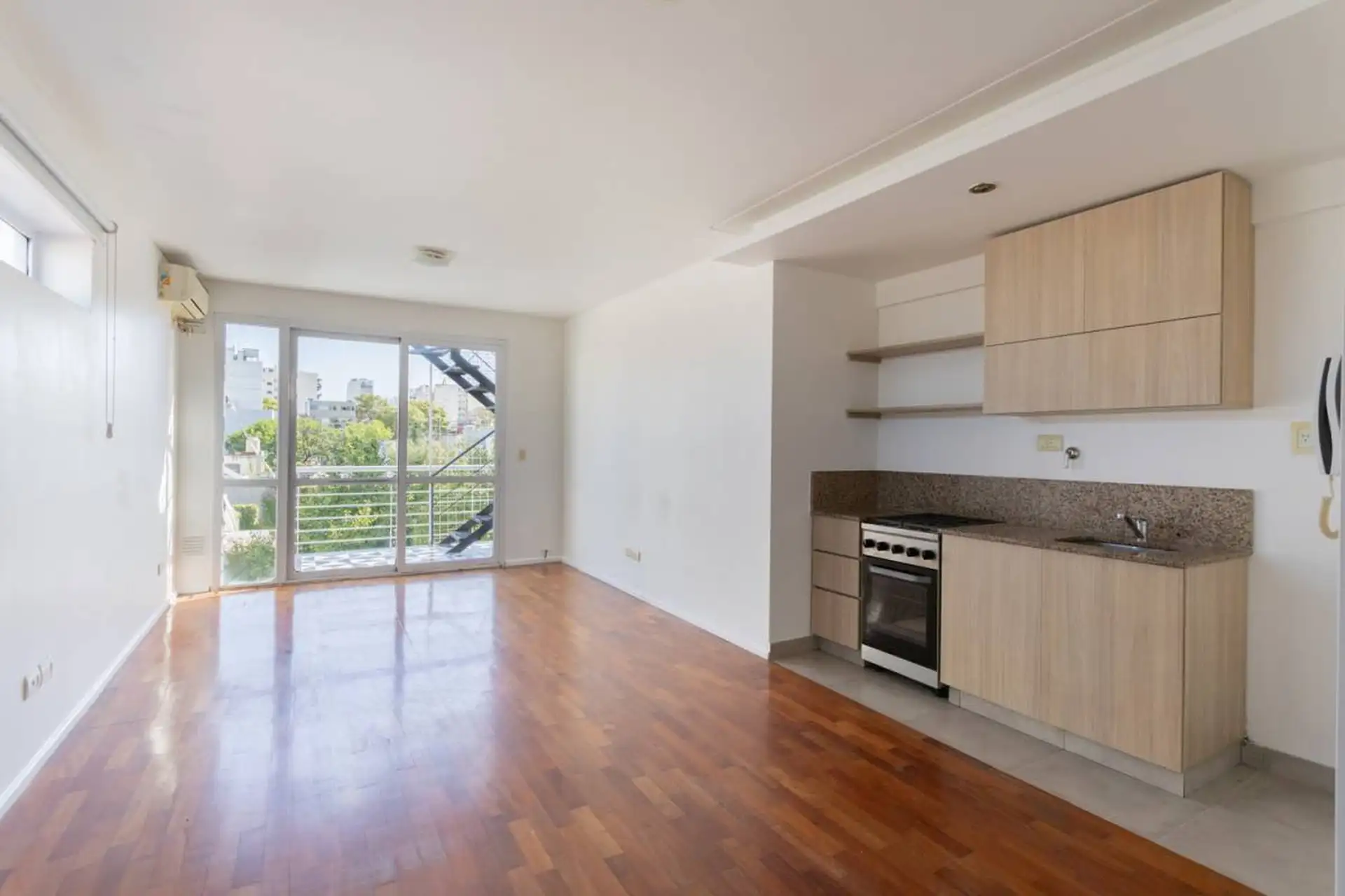 Kitnet de 1 ambiente com terraço privativo em Palermo Soho