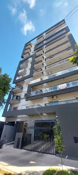 Departamento de 2 ambientes con cochera en Caseros
