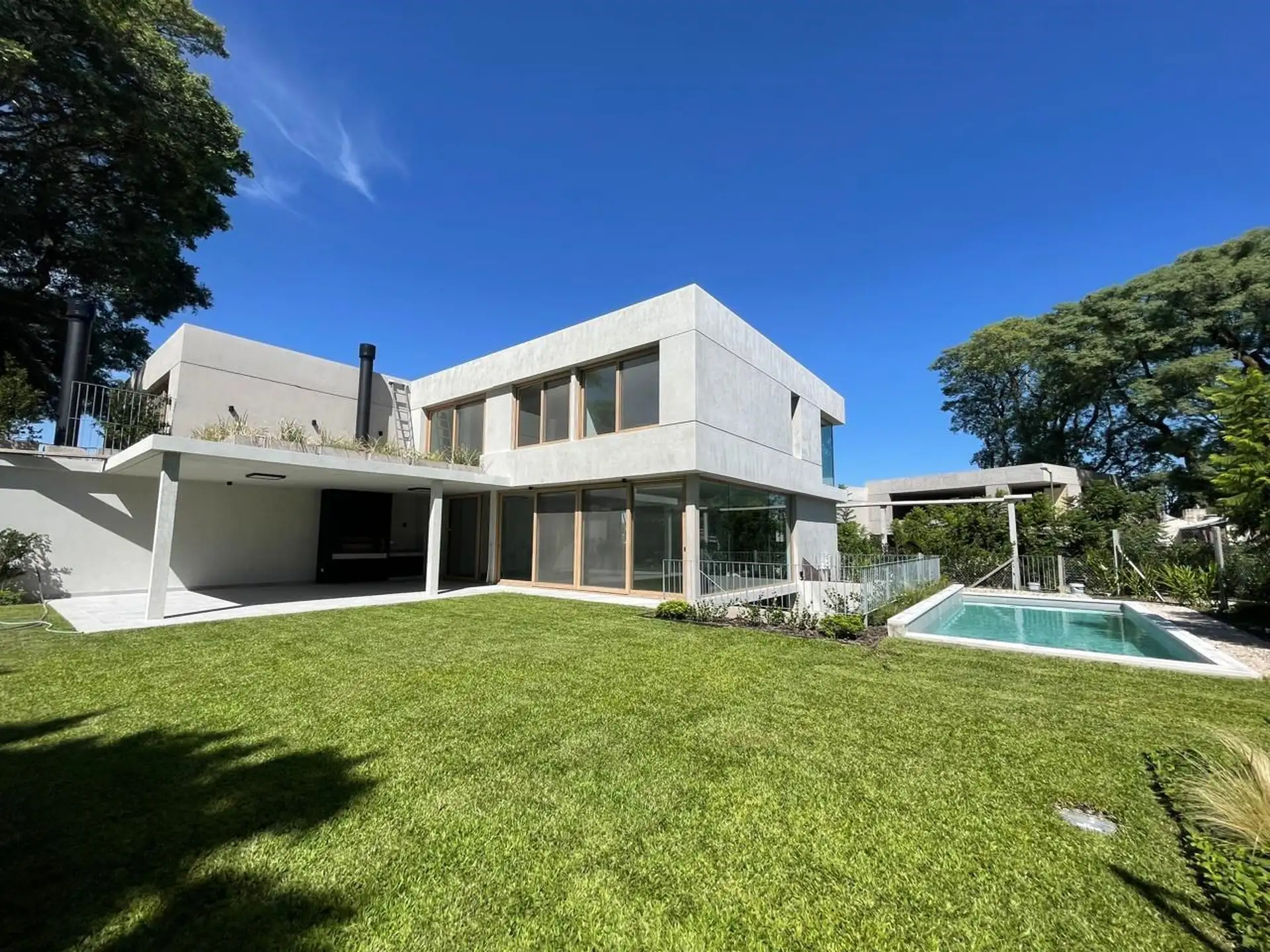 Three-bedroom house in Victoria