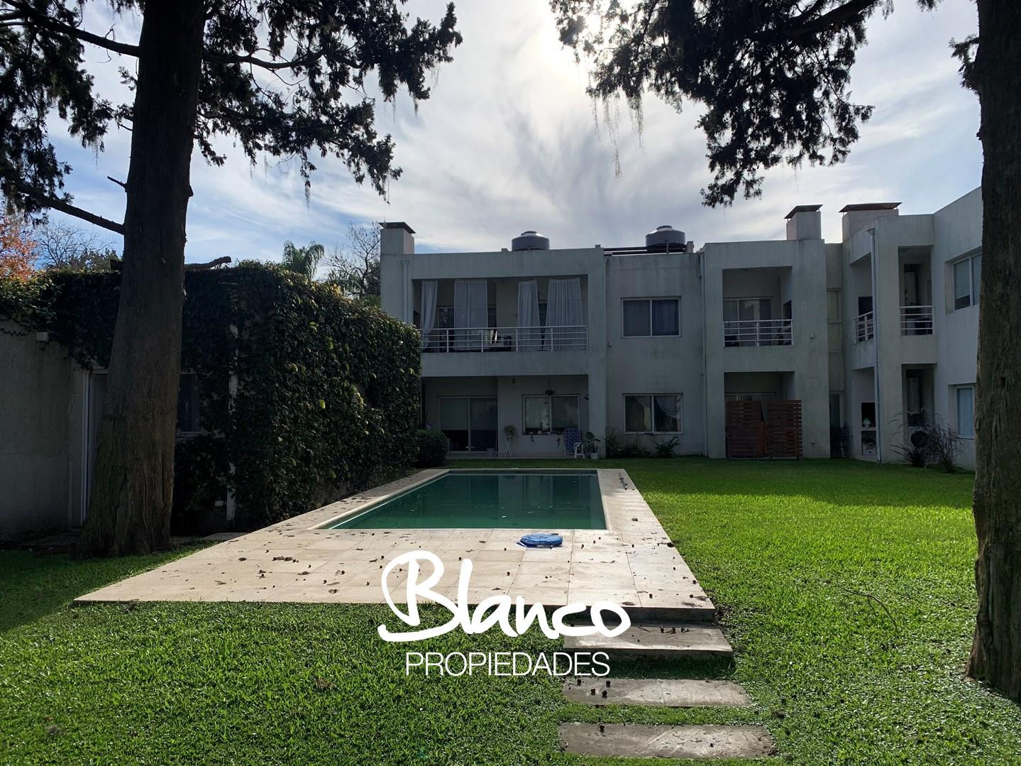 Monoambiente en planta baja con cochera descubierta en Pilar