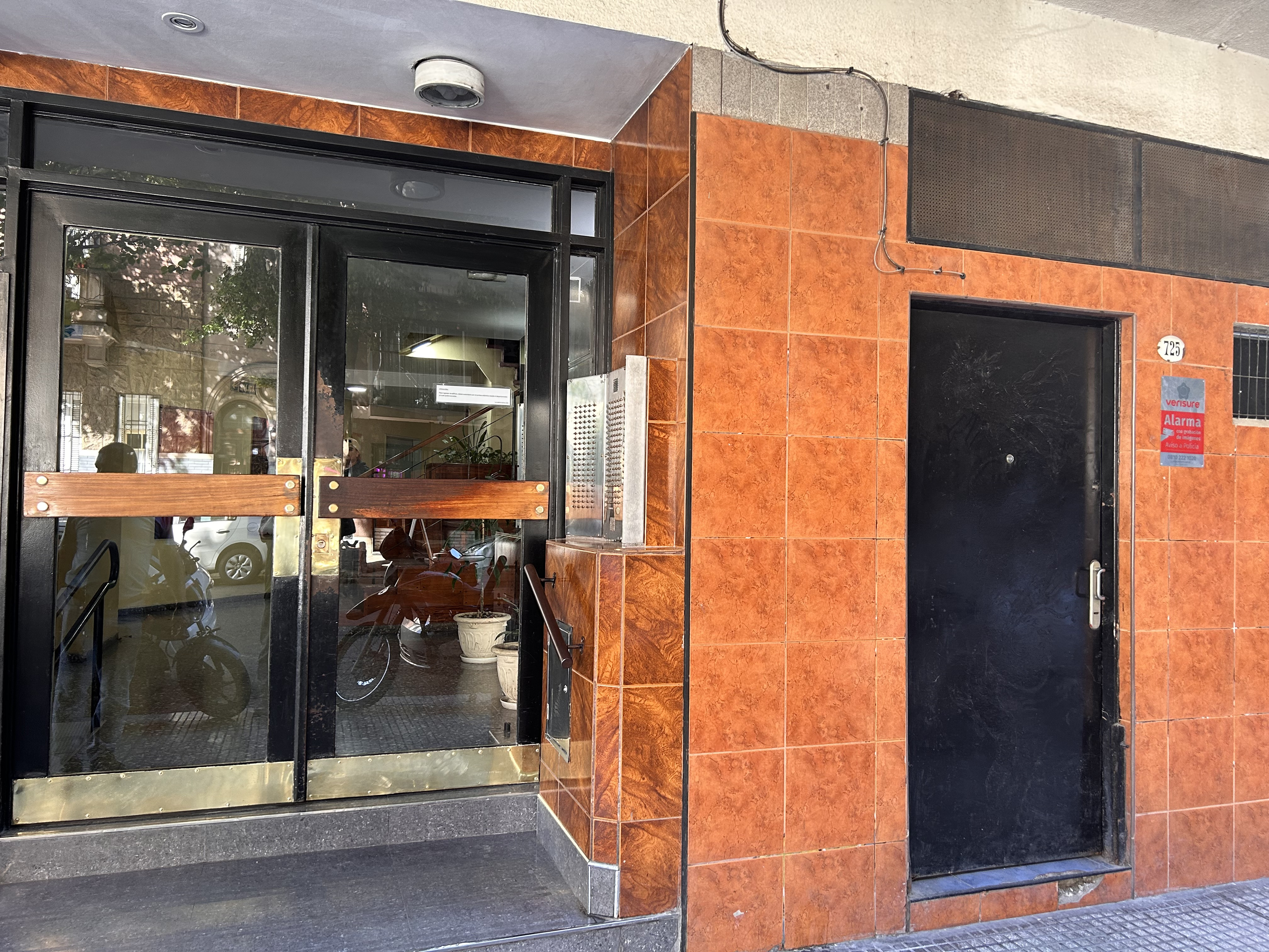 Apartamento de dois ambientes de frente para a rua em Caballito