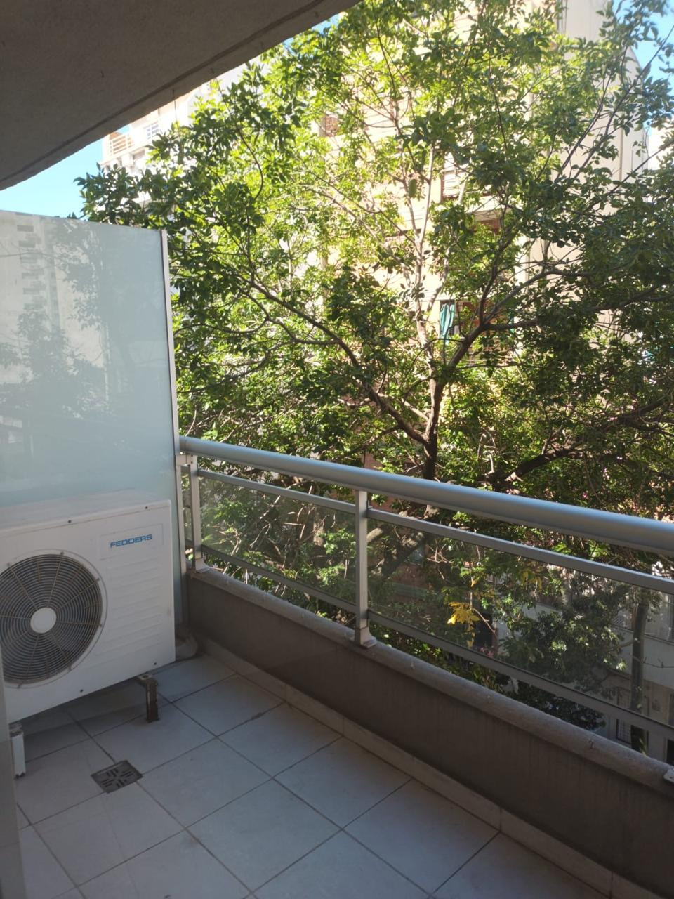 Kitnet com varanda de frente em Palermo