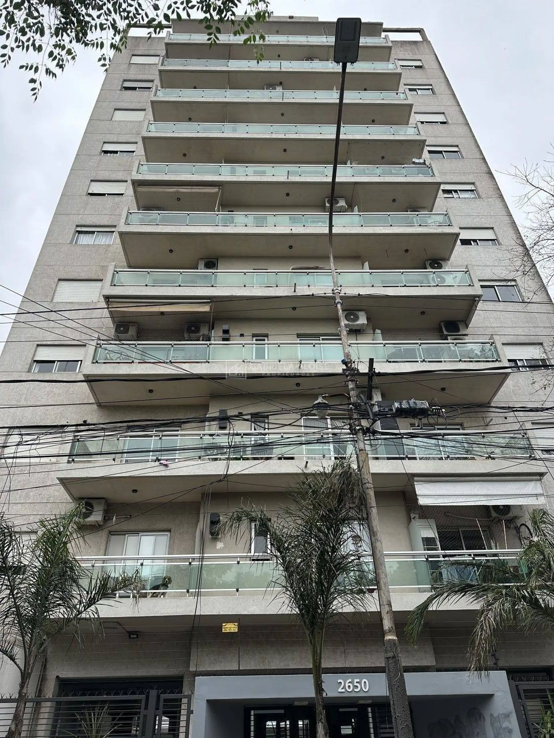 Apartamento de três ambientes de frente em Tres de Febrero