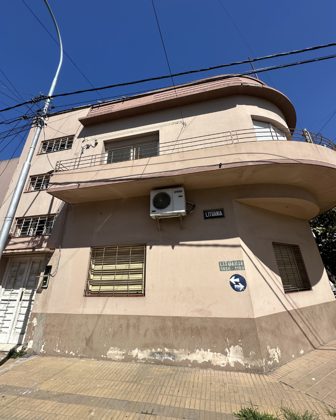 Apartamento de 1 quarto no primeiro andar por escada em Remedios de Escalada