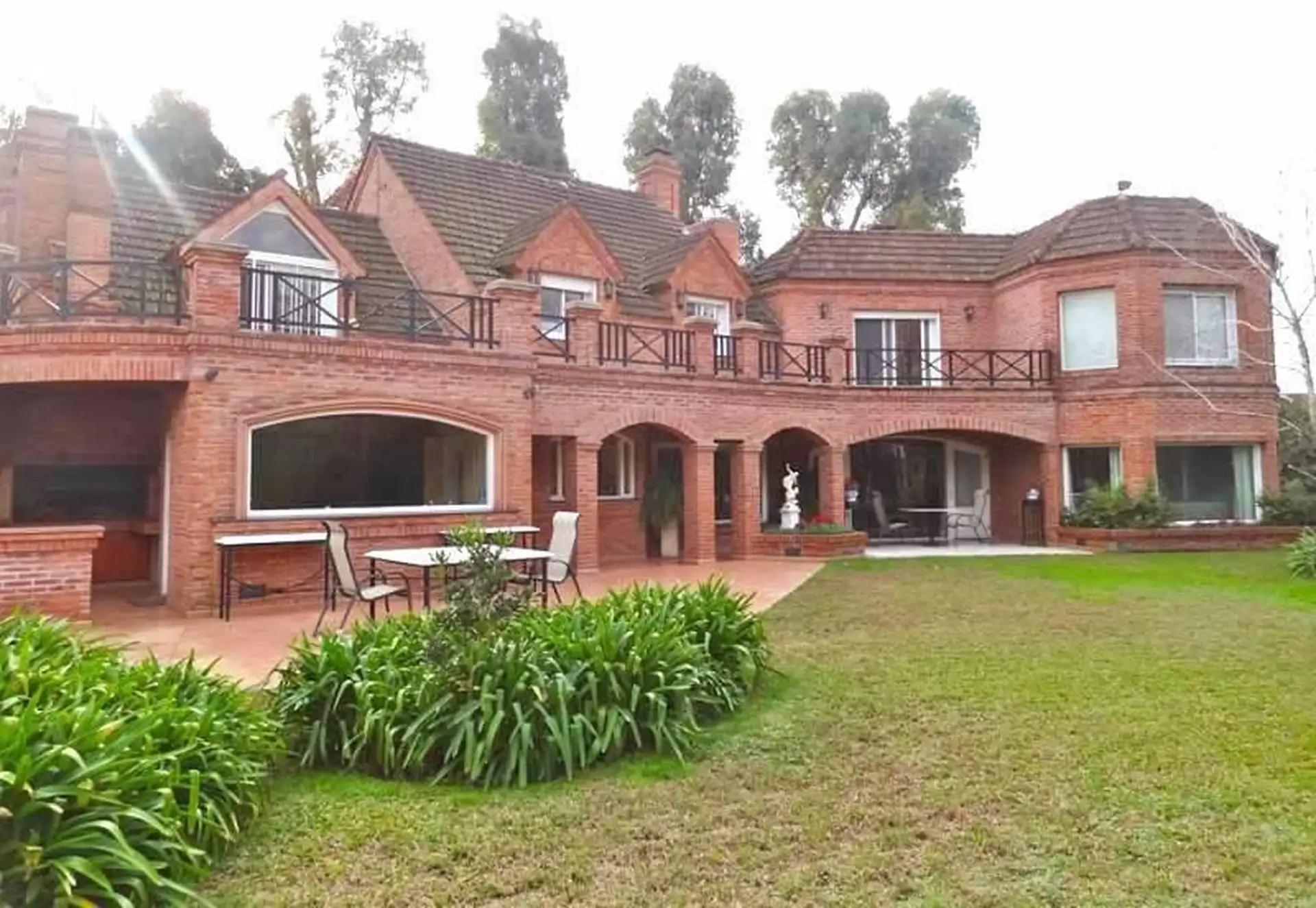 Four-bedroom house for rent in El Talar de Pacheco, Tigre