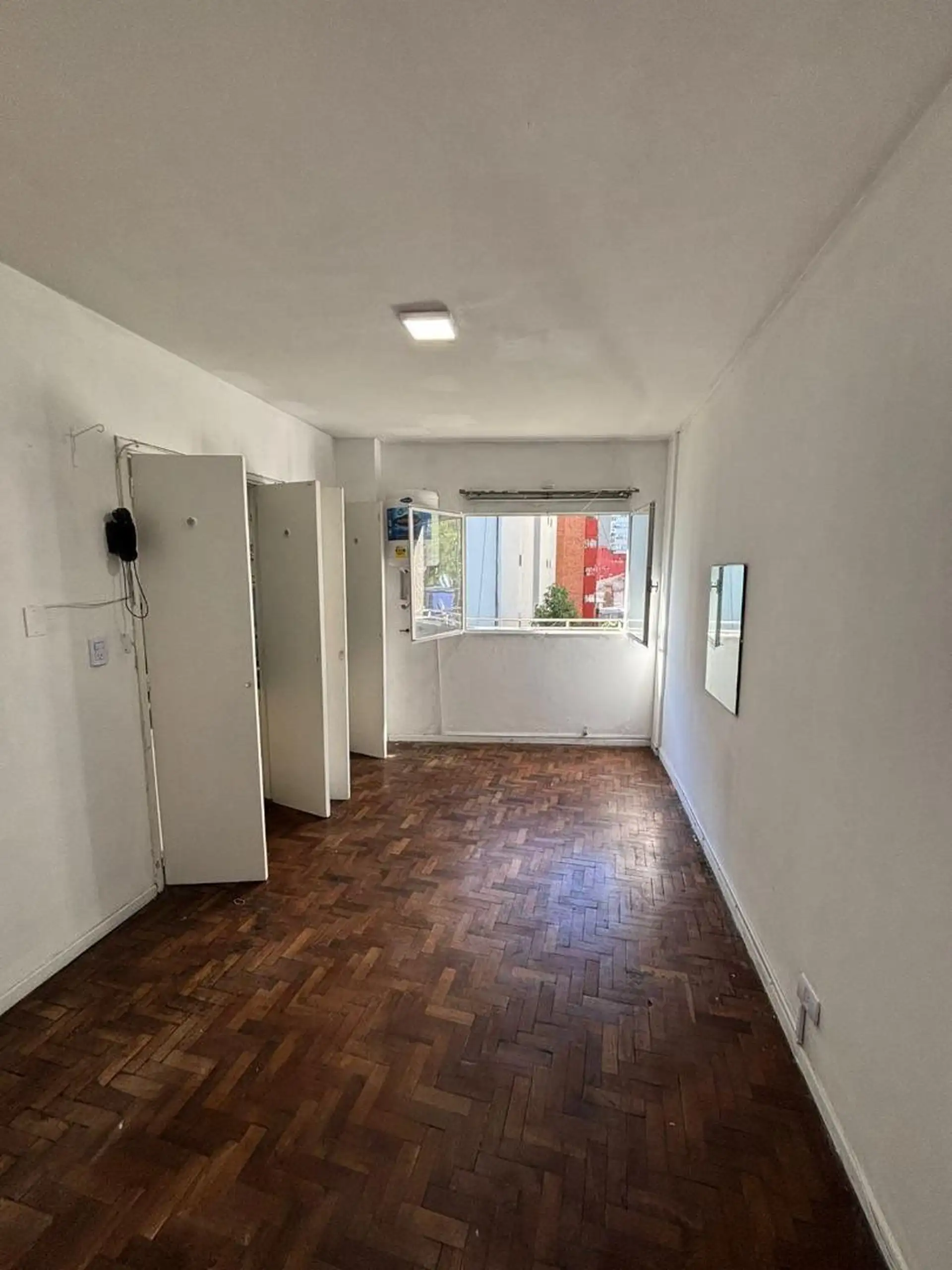 Квартира-студия с окнами на улицу в Balvanera