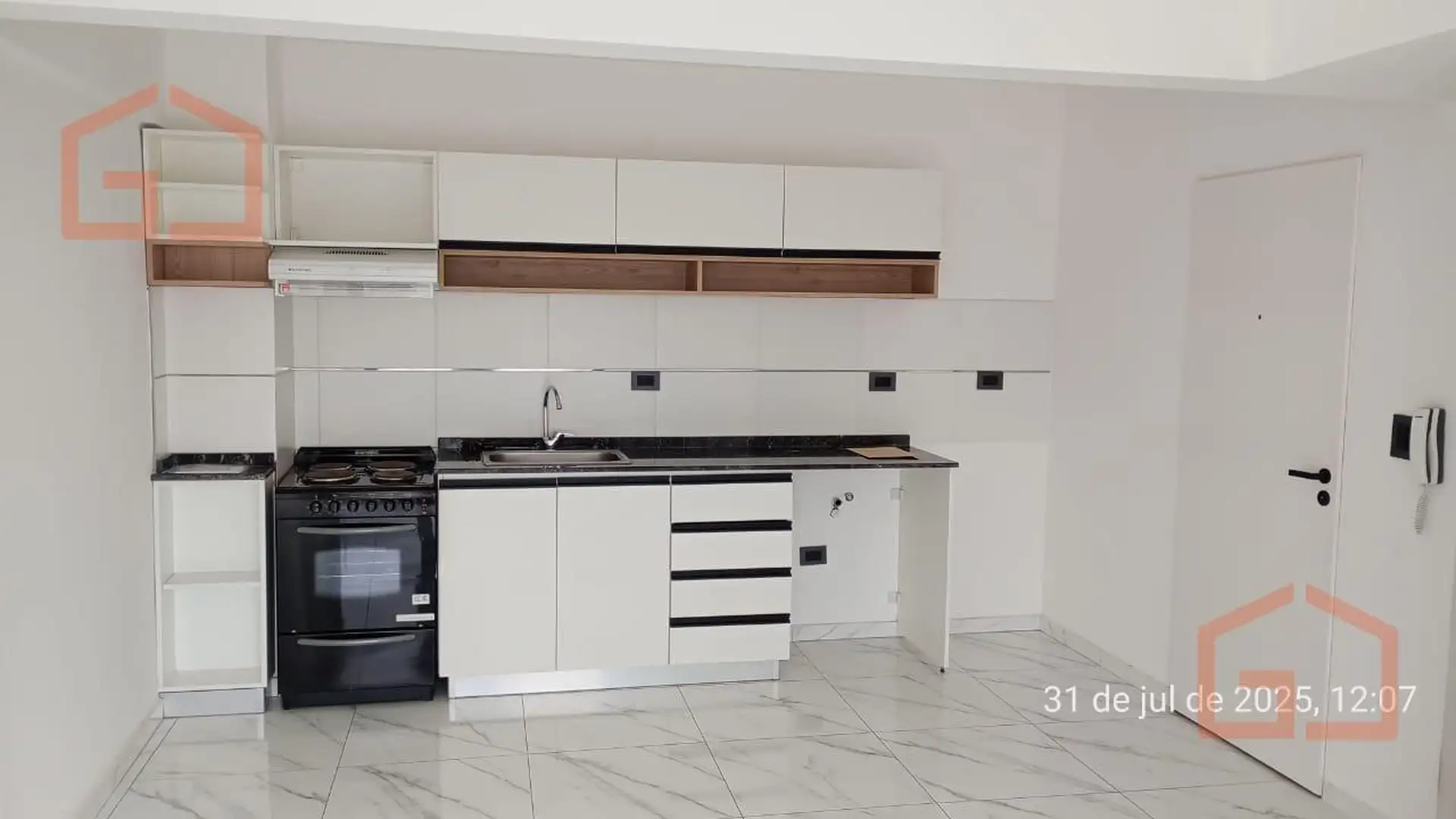 Departamento de 3 ambientes con 2 dormitorios y cochera en Morón