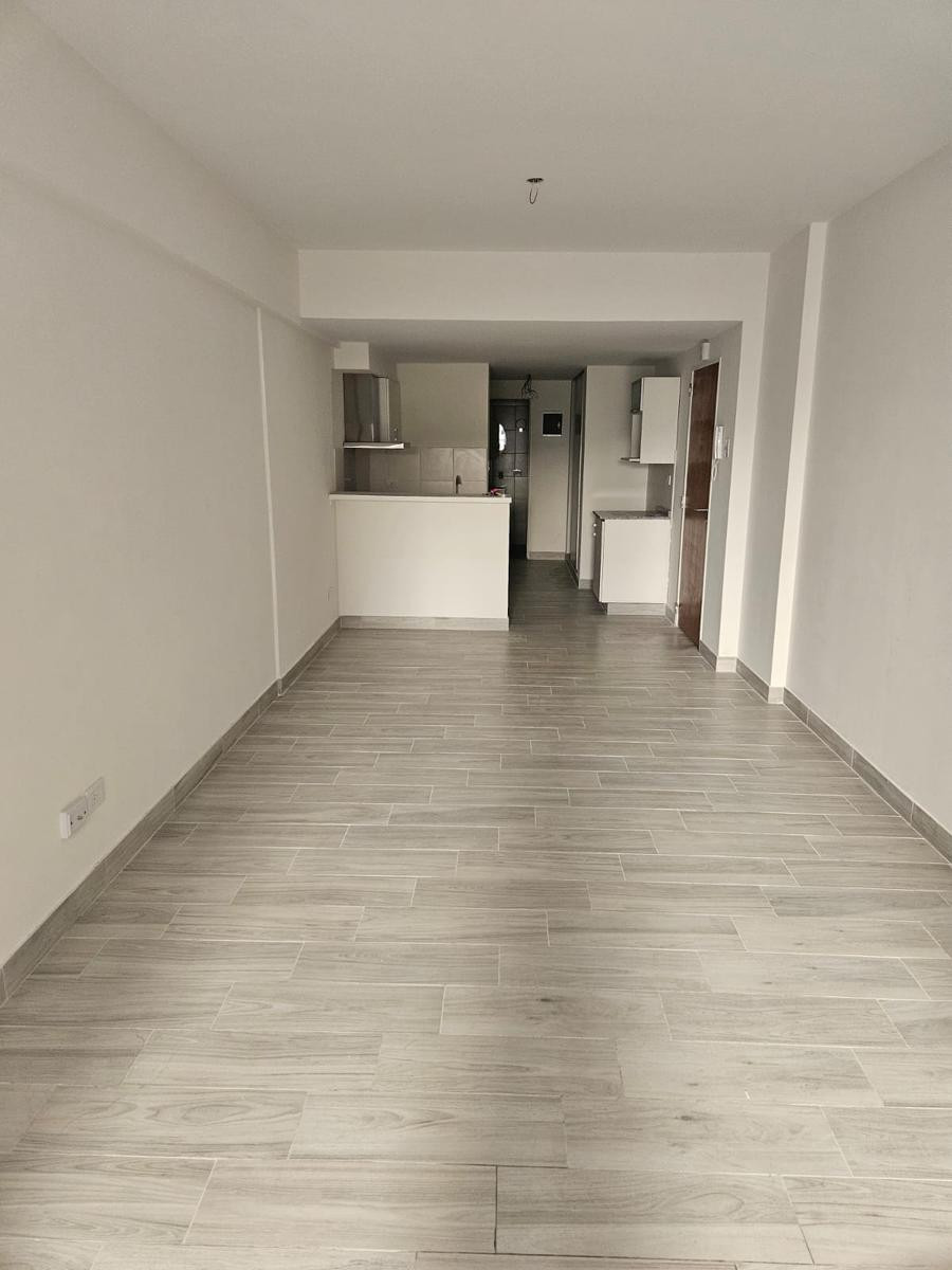 New studio-style apartment with balcony in Monserrat