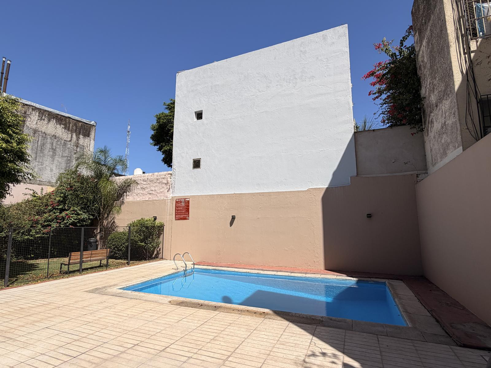 Apartamento de dois quartos reformado com piscina em Caballito