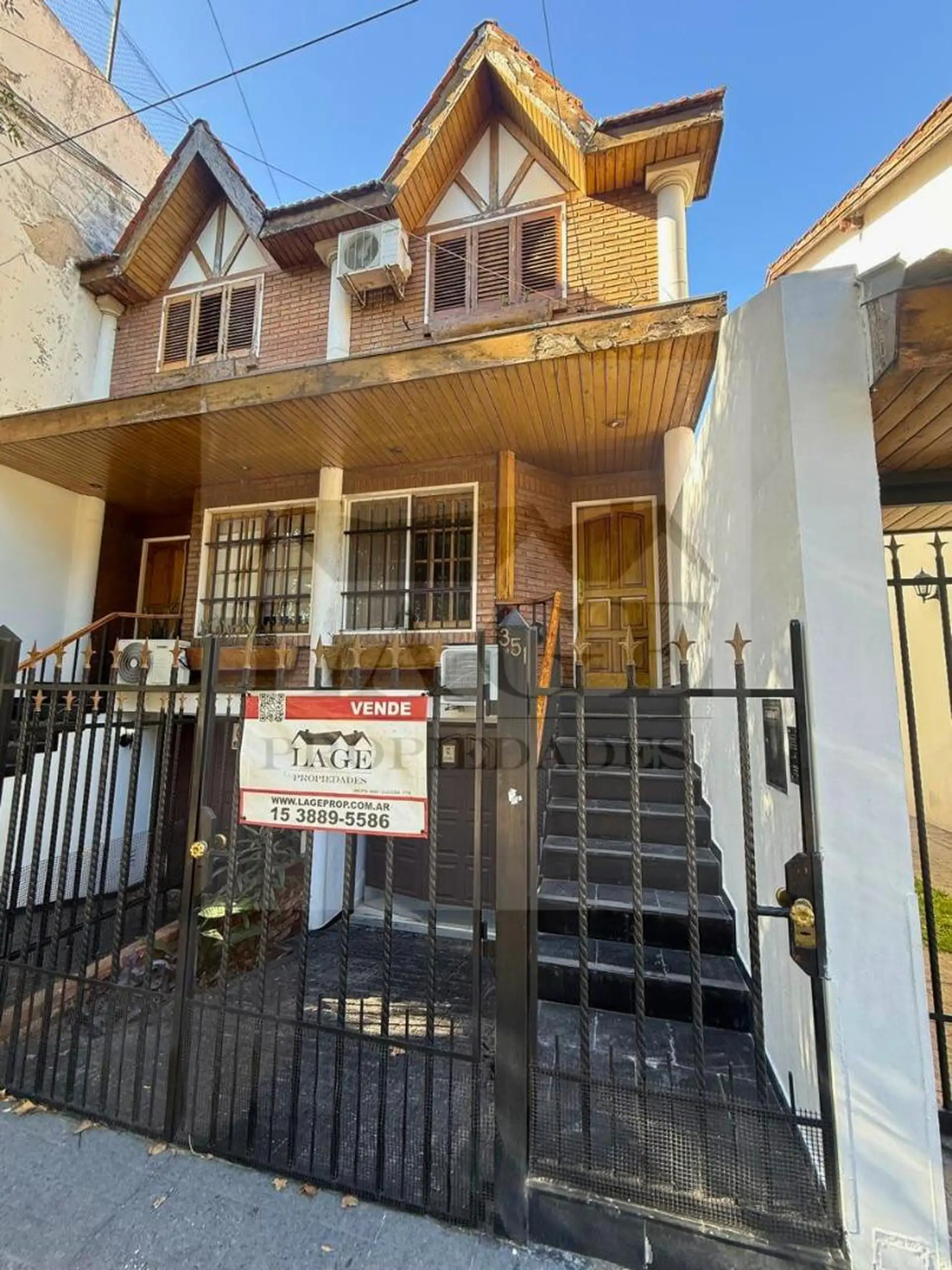 Casa dúplex de 4 ambientes con cochera y patio en Floresta