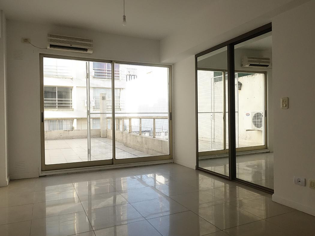 Furnished studio apartment in Monserrat