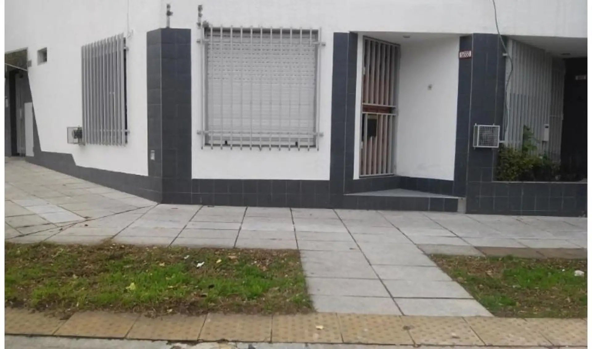 PH monoambiente con entrada independiente en Flores
