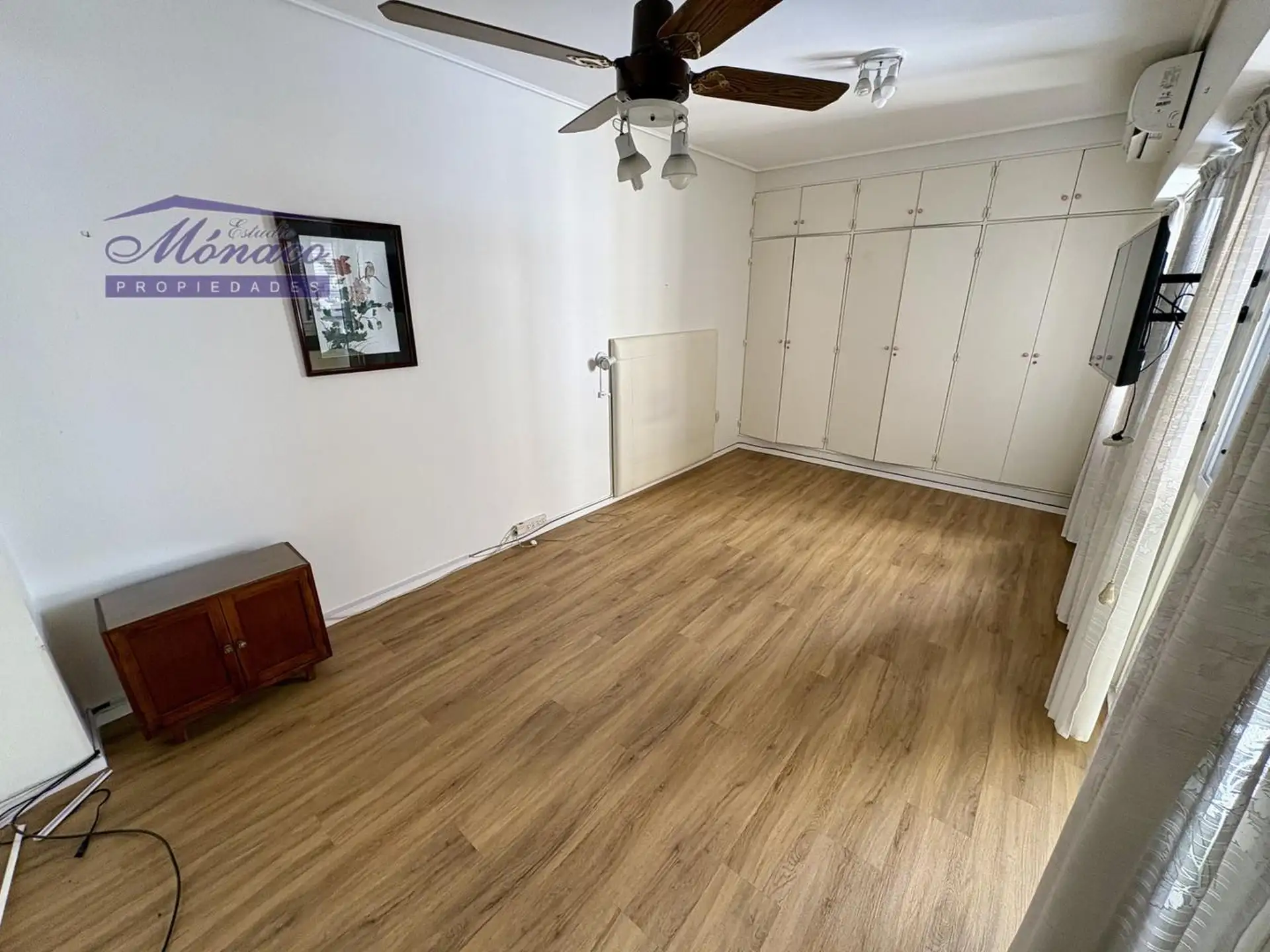 Kitnet em Chacarita com ar-condicionado e conexão para lavadora