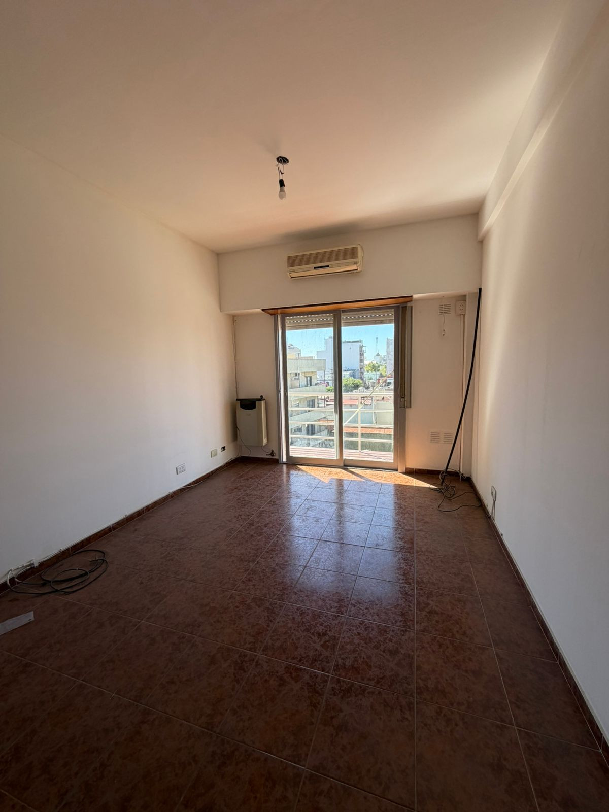 Kitnet de 1 ambiente com varanda de fundos em Ciudadela