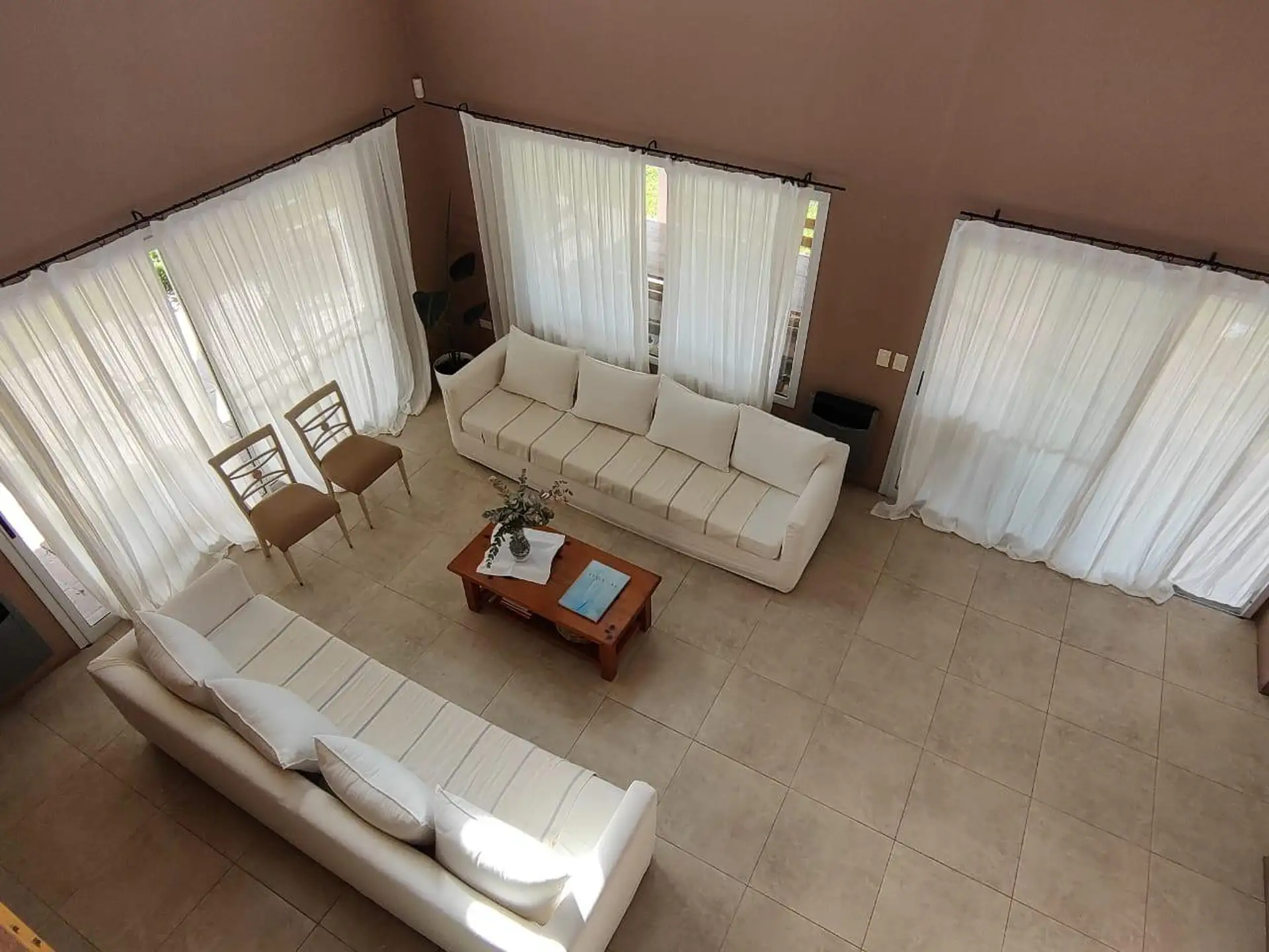 Furnished four-bedroom house in La Elina, Luján