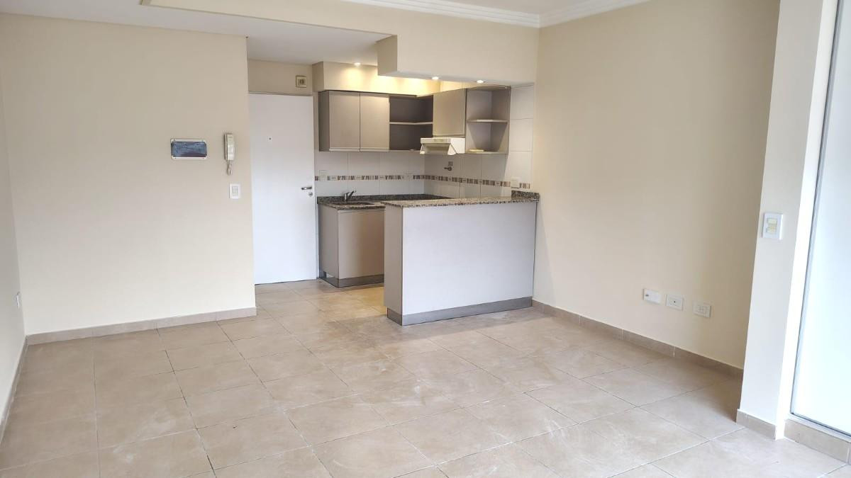 Monoambiente con balcón en alquiler en Parque Chas