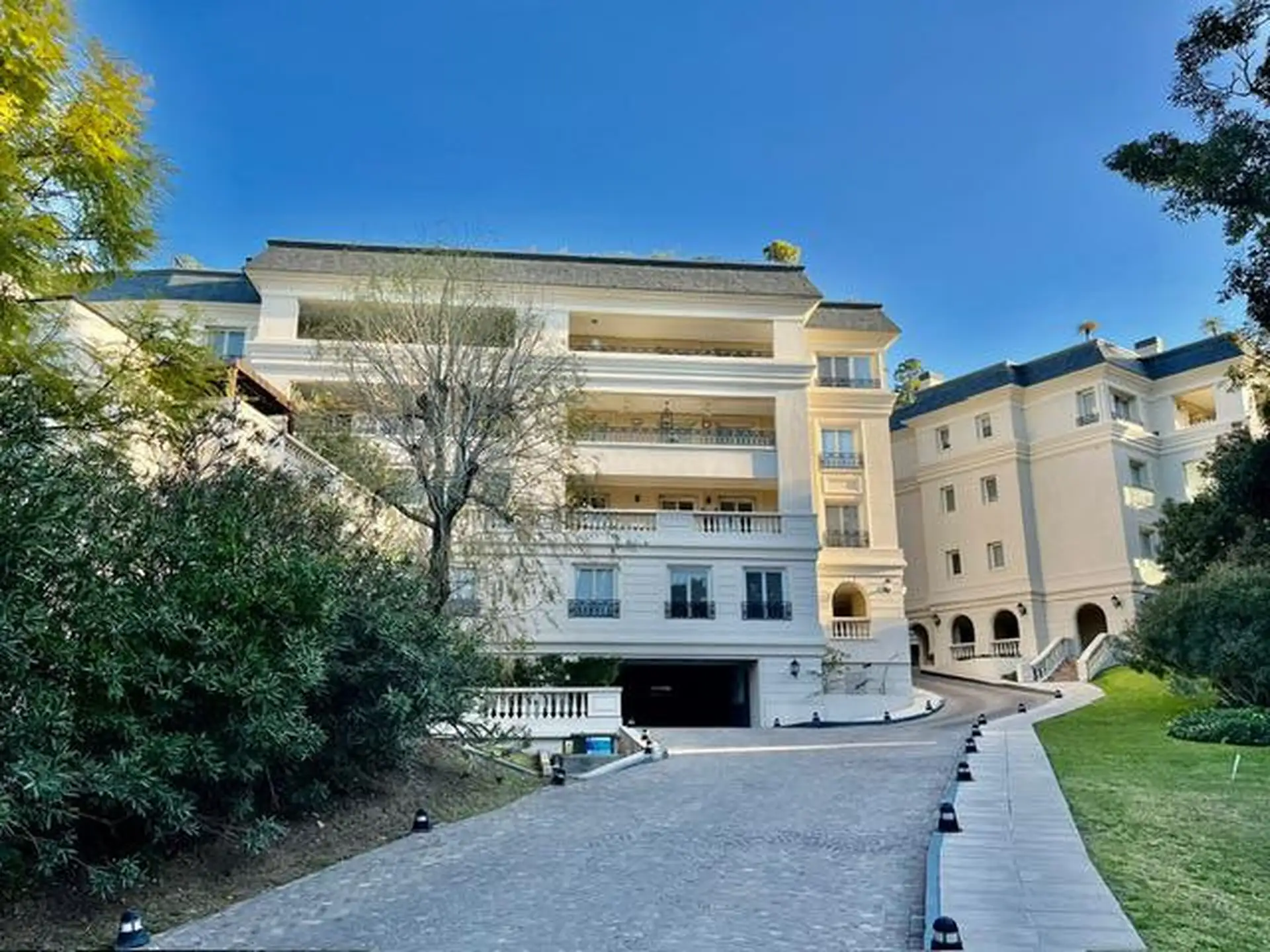 Three-bedroom apartment in Acassuso