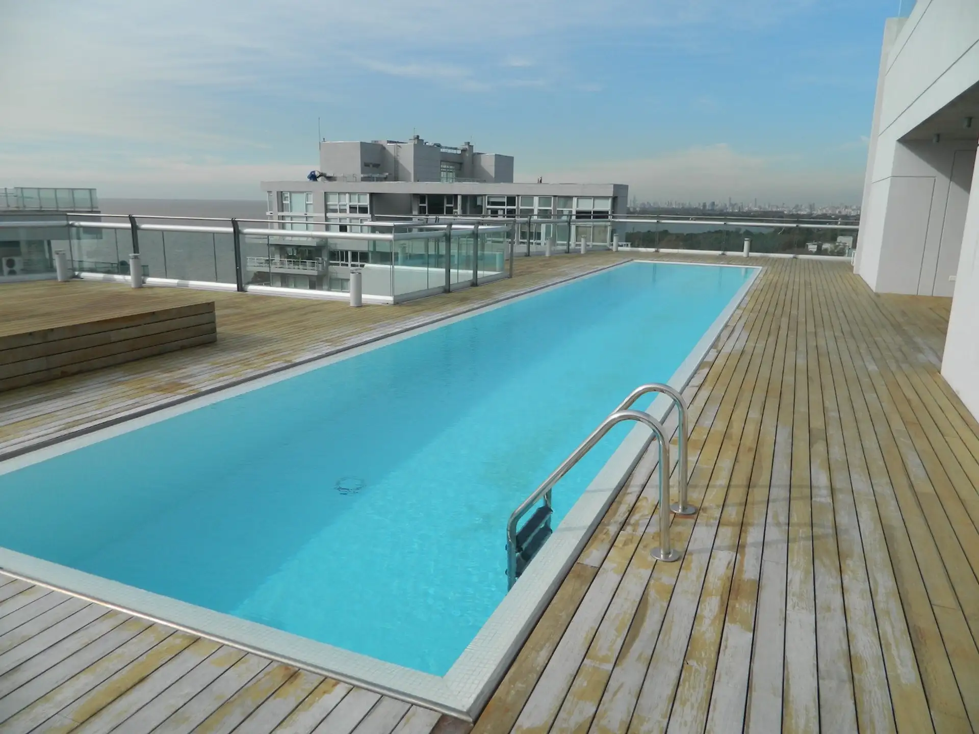 Apartamento de três dormitórios em Olivos com vista para o Rio