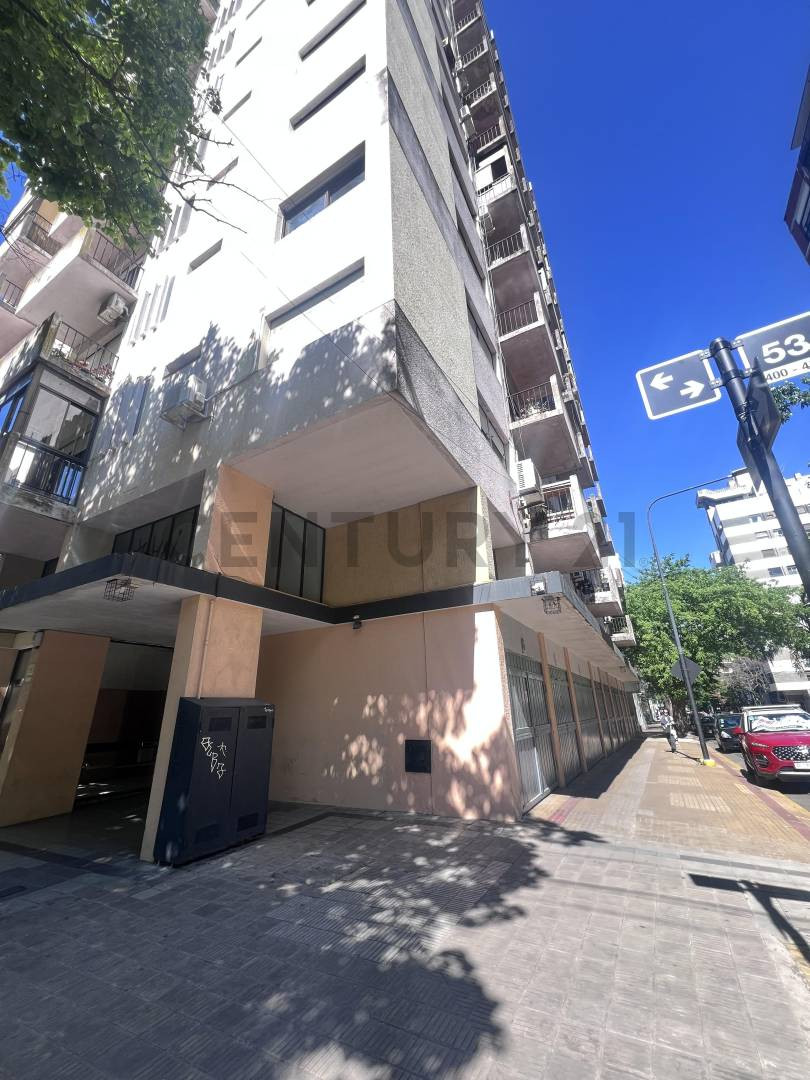 Departamento de 2 ambientes en 4to piso al frente con balcón