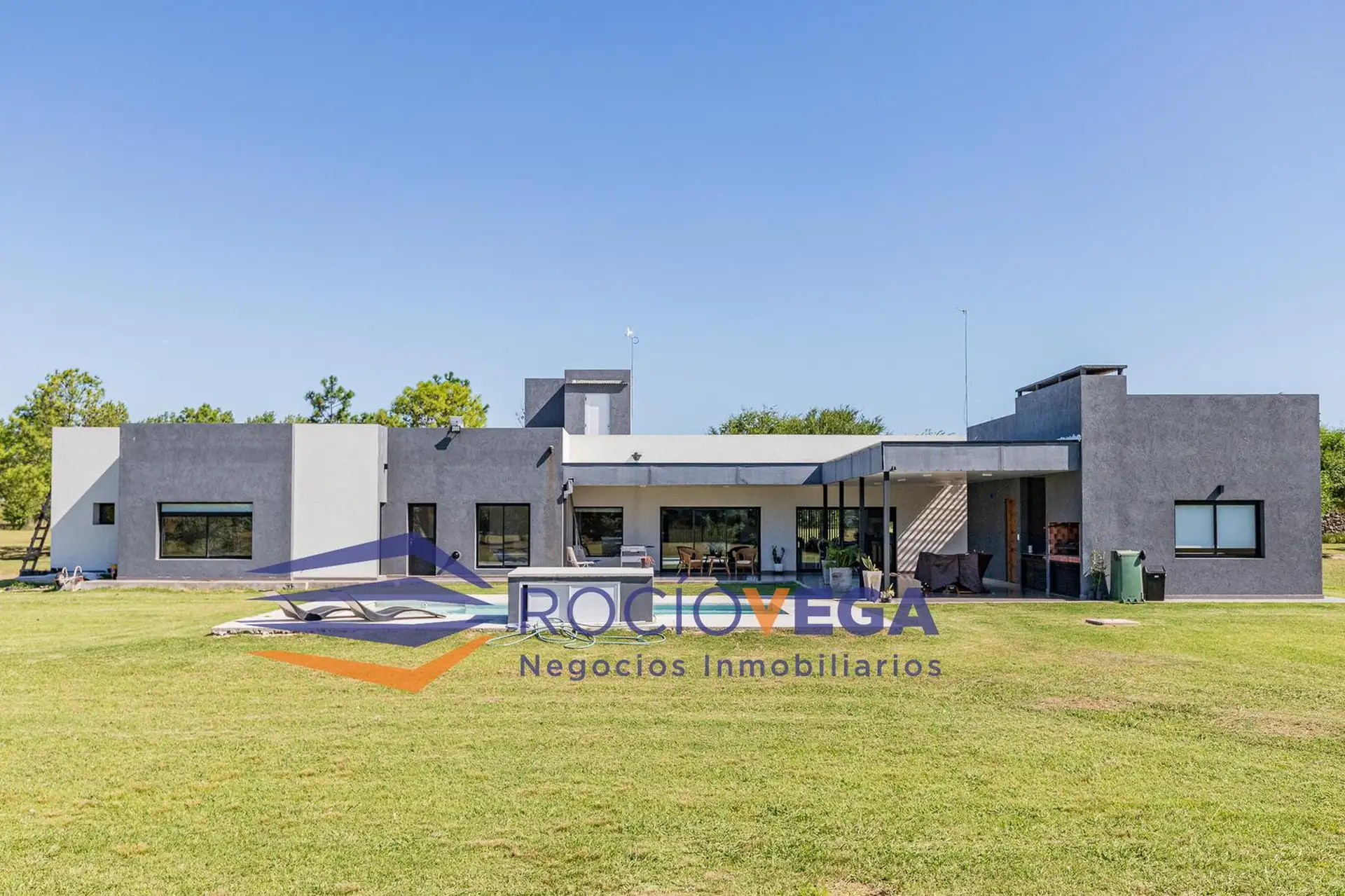 Brand-new 4-bedroom house with golf views in Everlinks Golf & Country Club