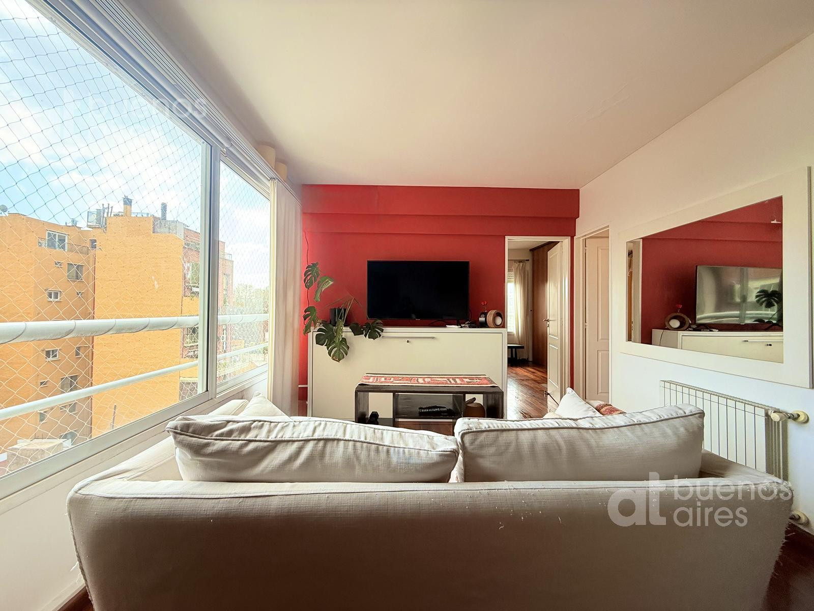 Mobiliado apartamento de 1 dormitório com varanda em Palermo