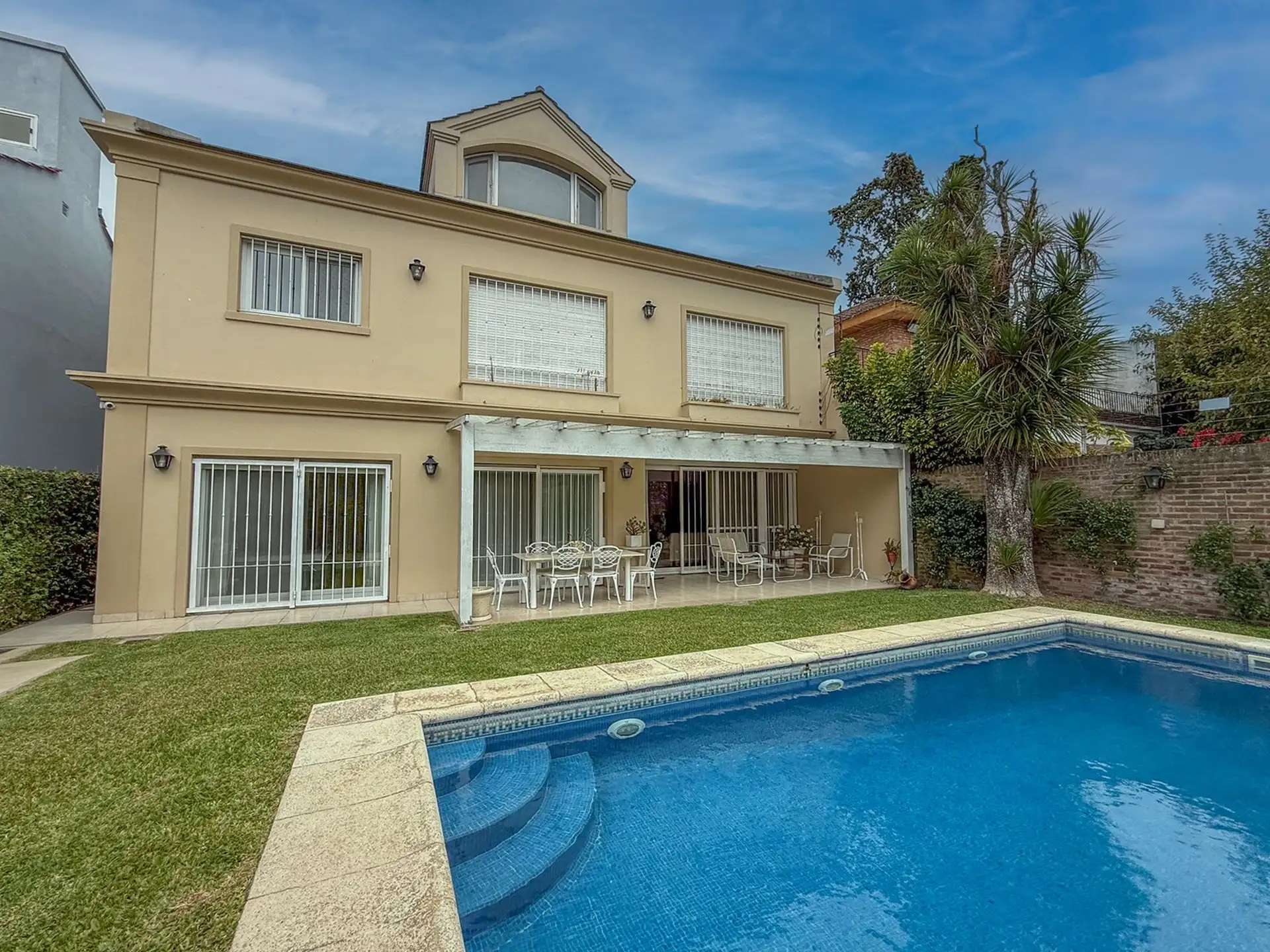 Four-bedroom house in Martínez