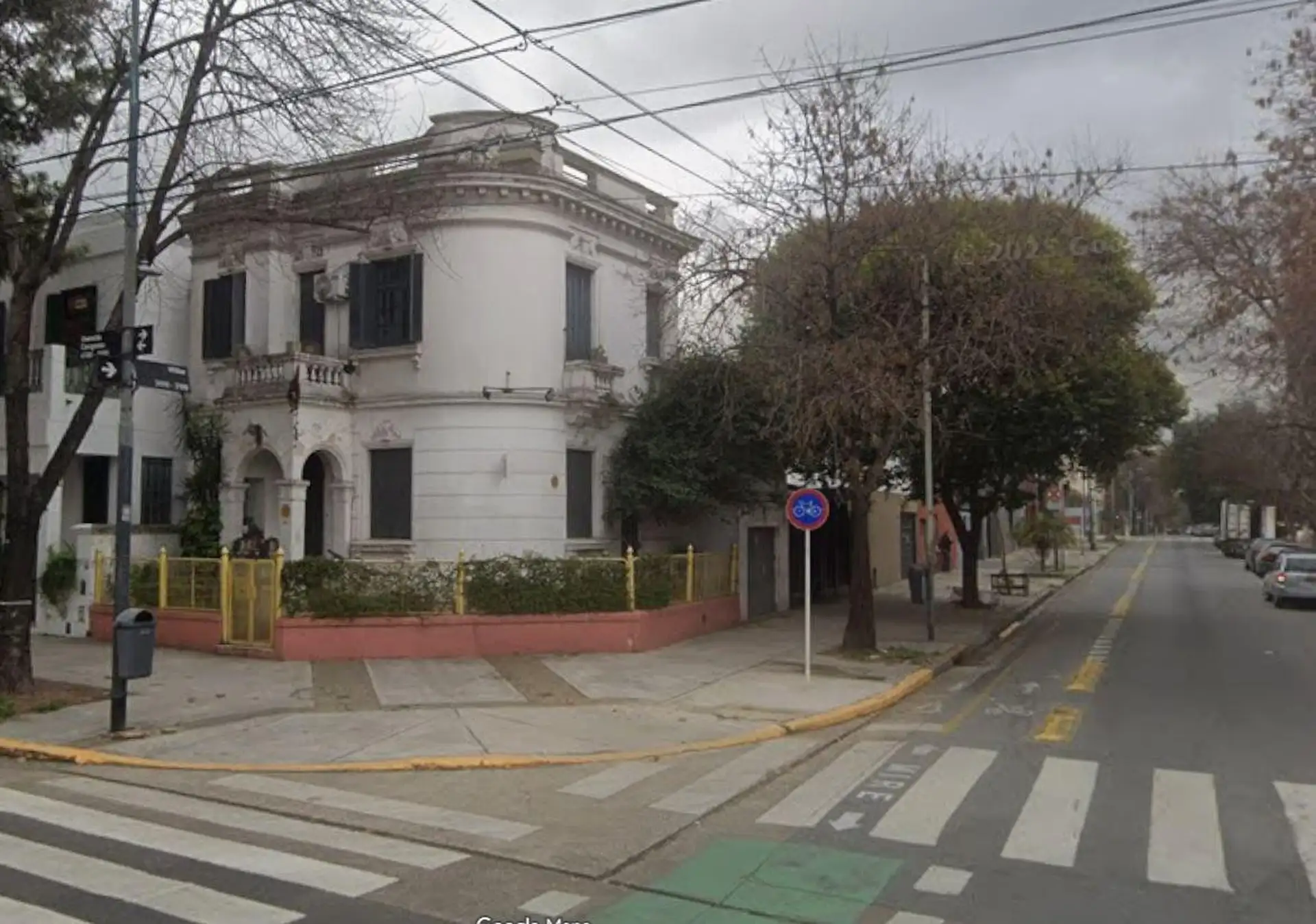 Casa de 4 dormitorios en esquina en Villa Urquiza