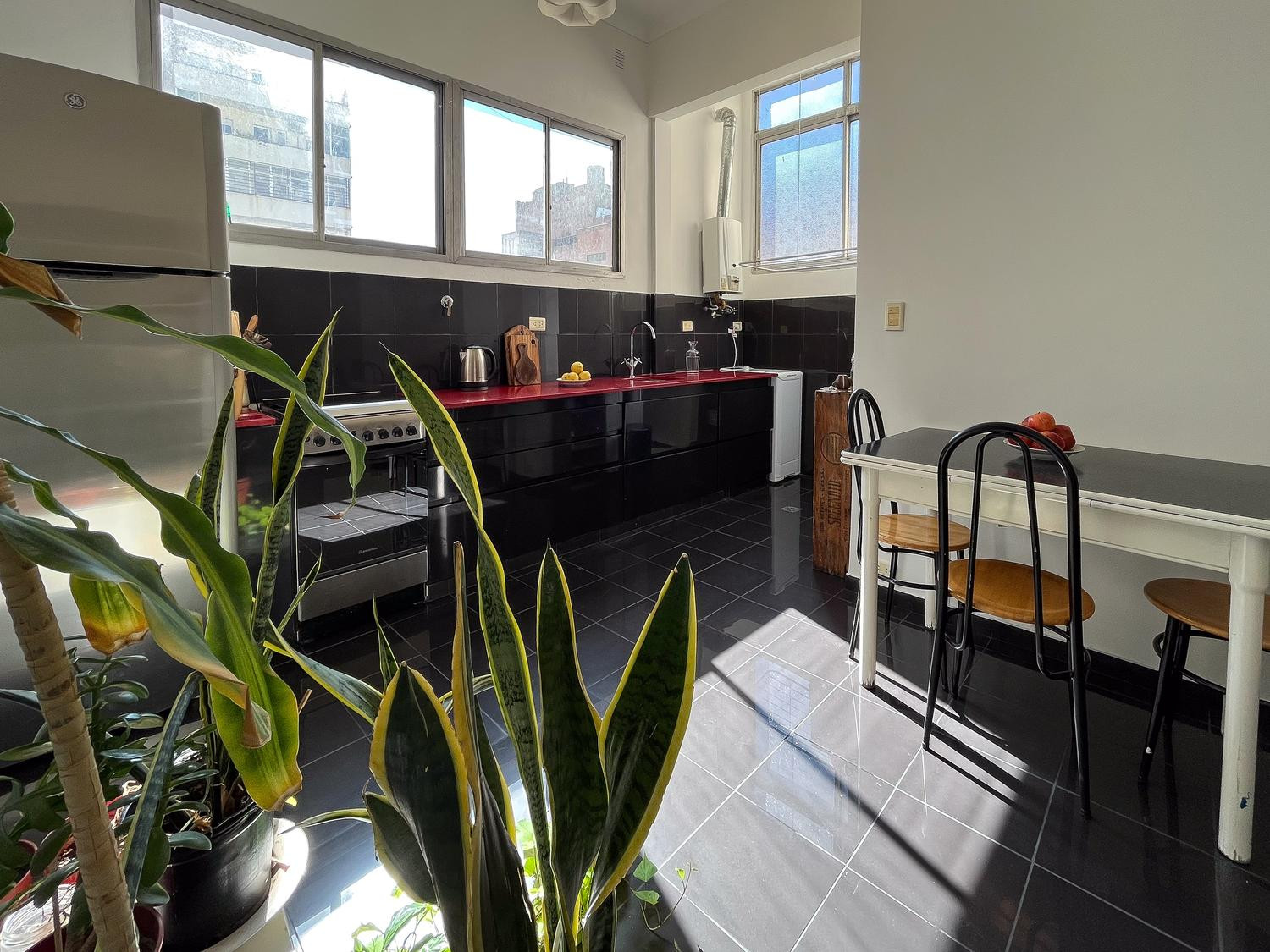 Furnished two-bedroom apartment in Monserrat