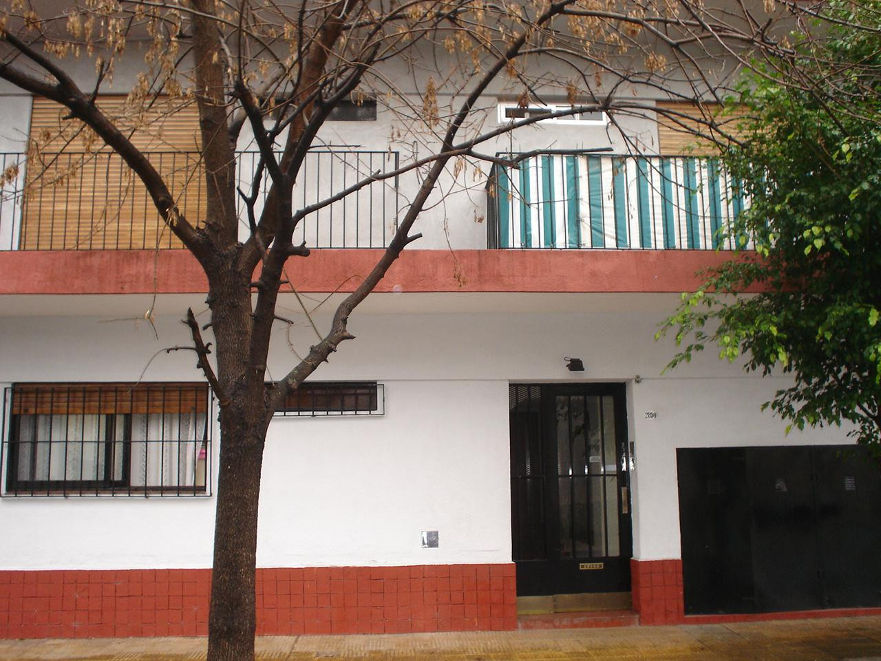 Studio apartment on the first floor by stairs in Vicente López
