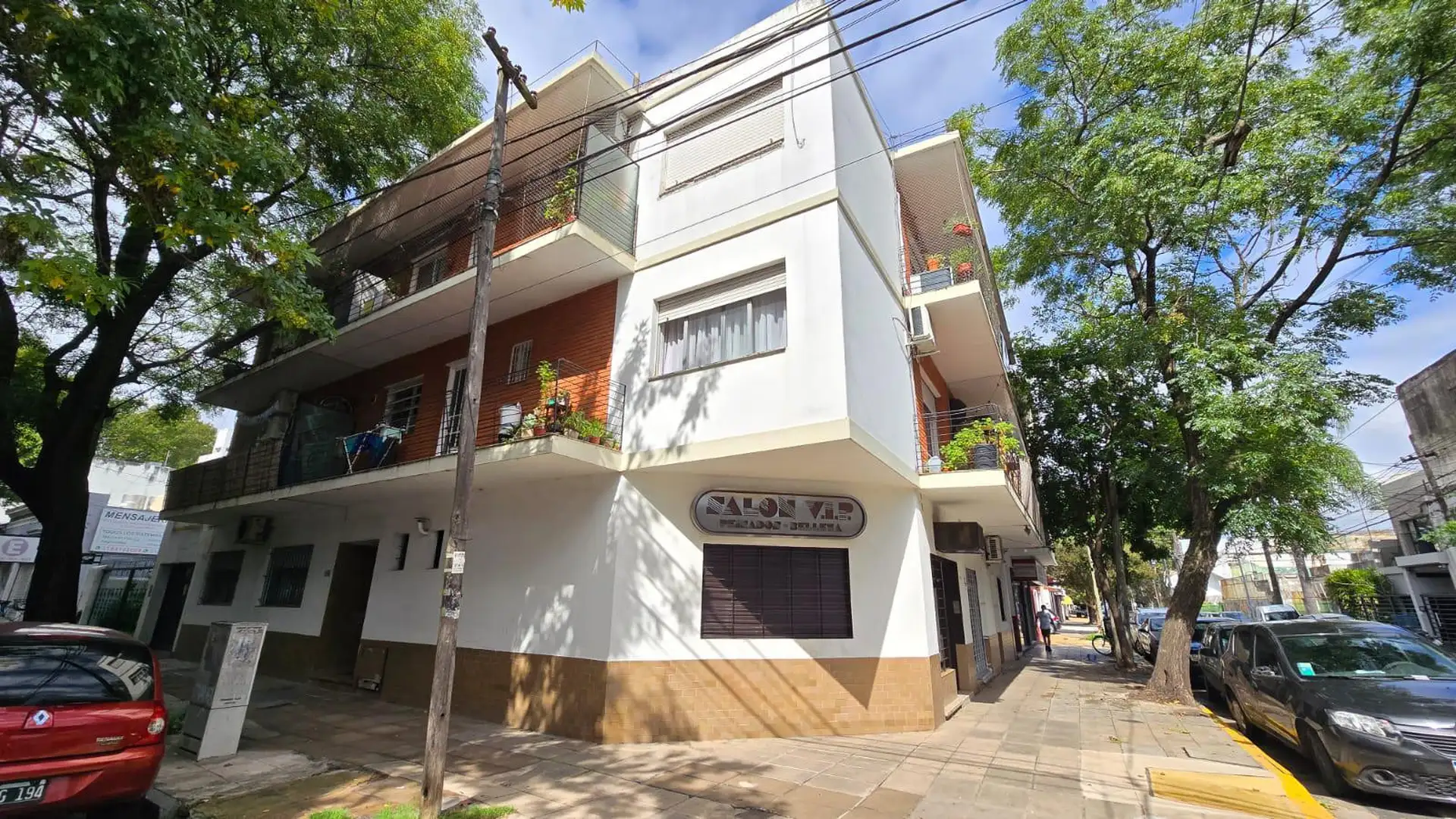 Three-room apartment with balcony and assigned parking in Olivos