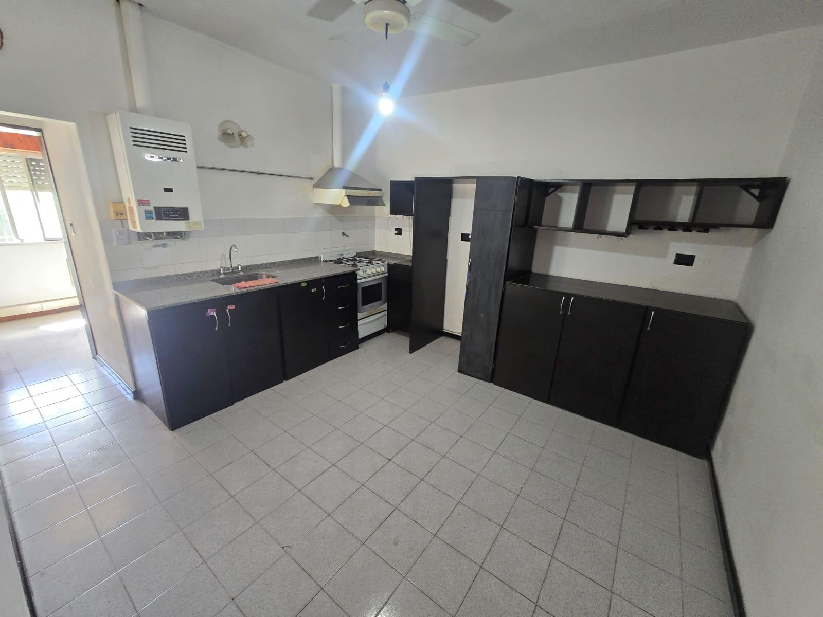 PH de 2 ambientes con parrilla y patio compartido en San Isidro