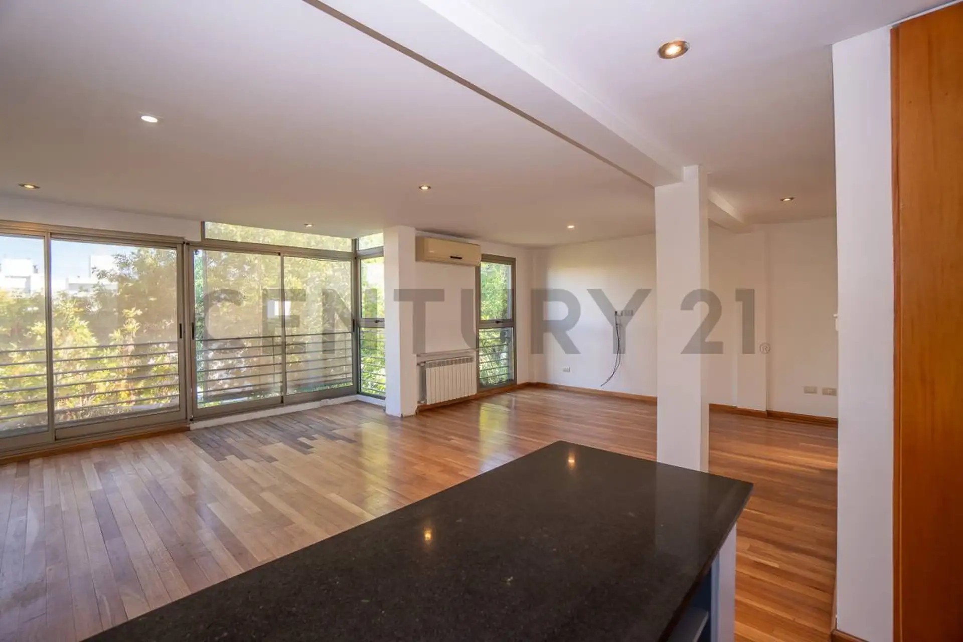 Apartamento de 3 quartos no terceiro andar de frente