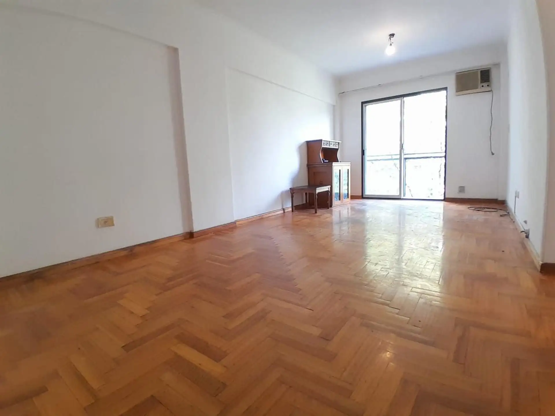 Departamento de 3 ambientes al frente en Almagro