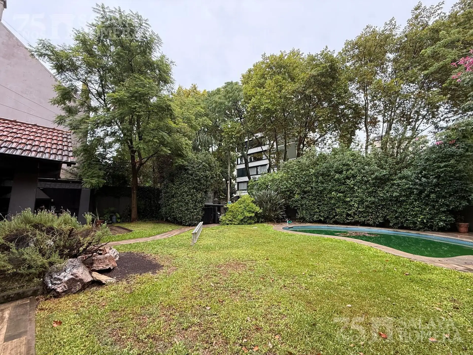 Six-bedroom house for rent in Olivos