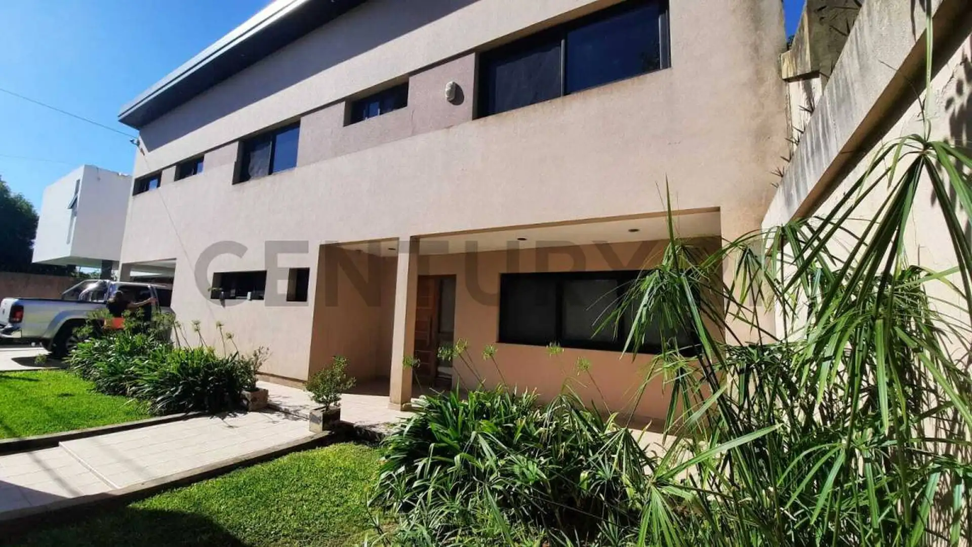 Four-bedroom house in Villa Elisa
