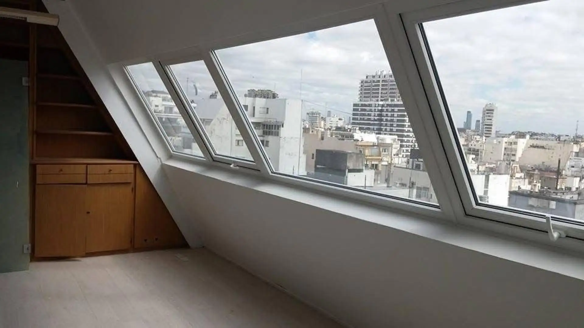 Apartamento de dois dormitórios sem mobília em Retiro