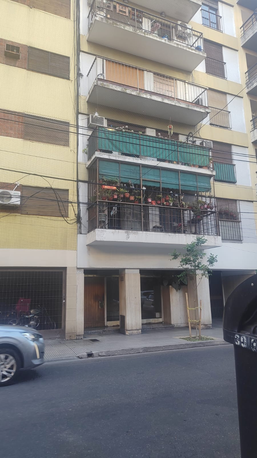 Departamento de 3 ambientes en Almagro con balcón a la calle
