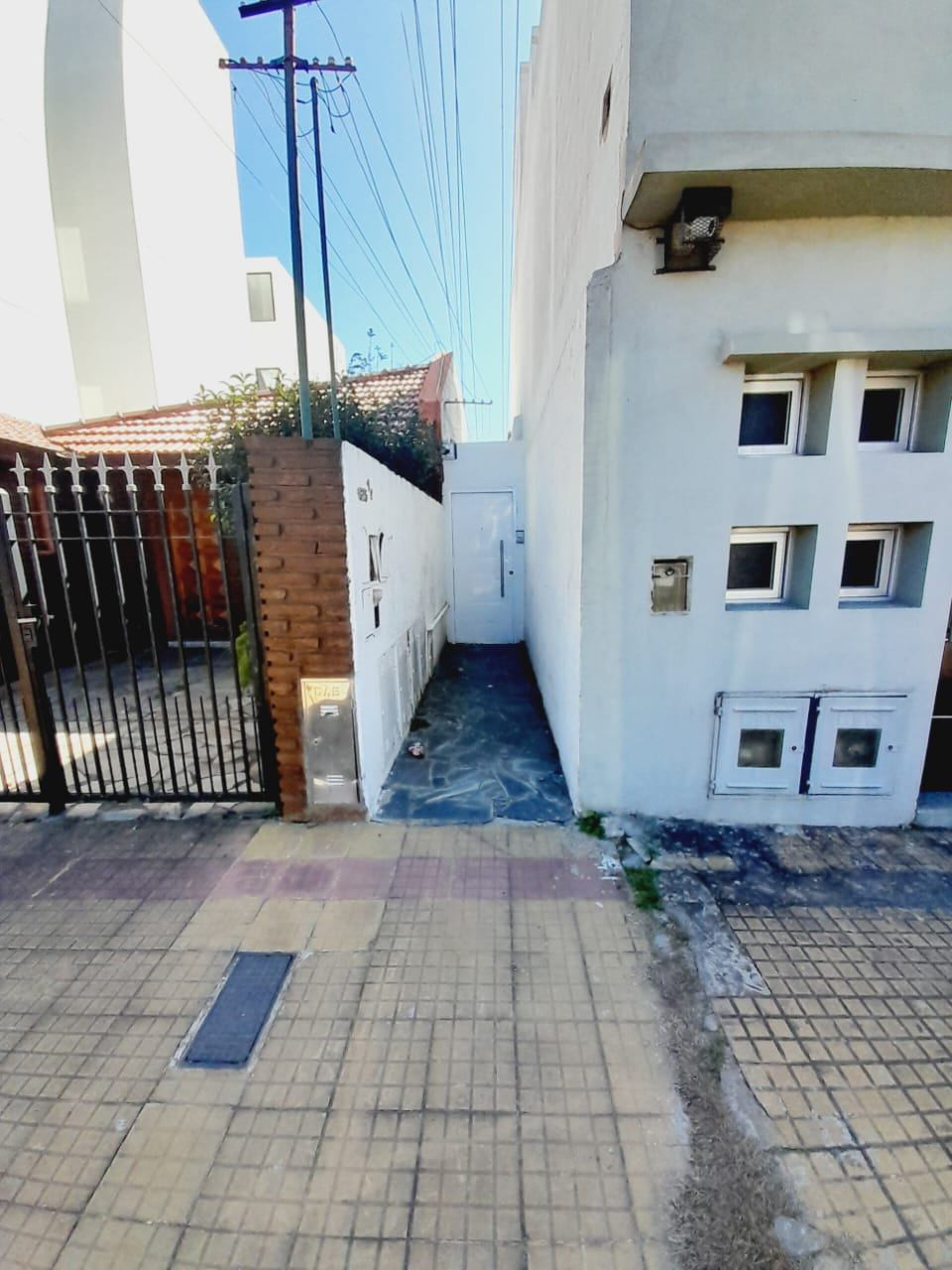 Departamento de 1 dormitorio en planta baja con patio en Parque Alberti