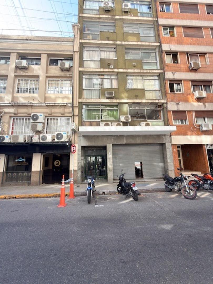 Bright studio apartment on the 8th floor in Monserrat