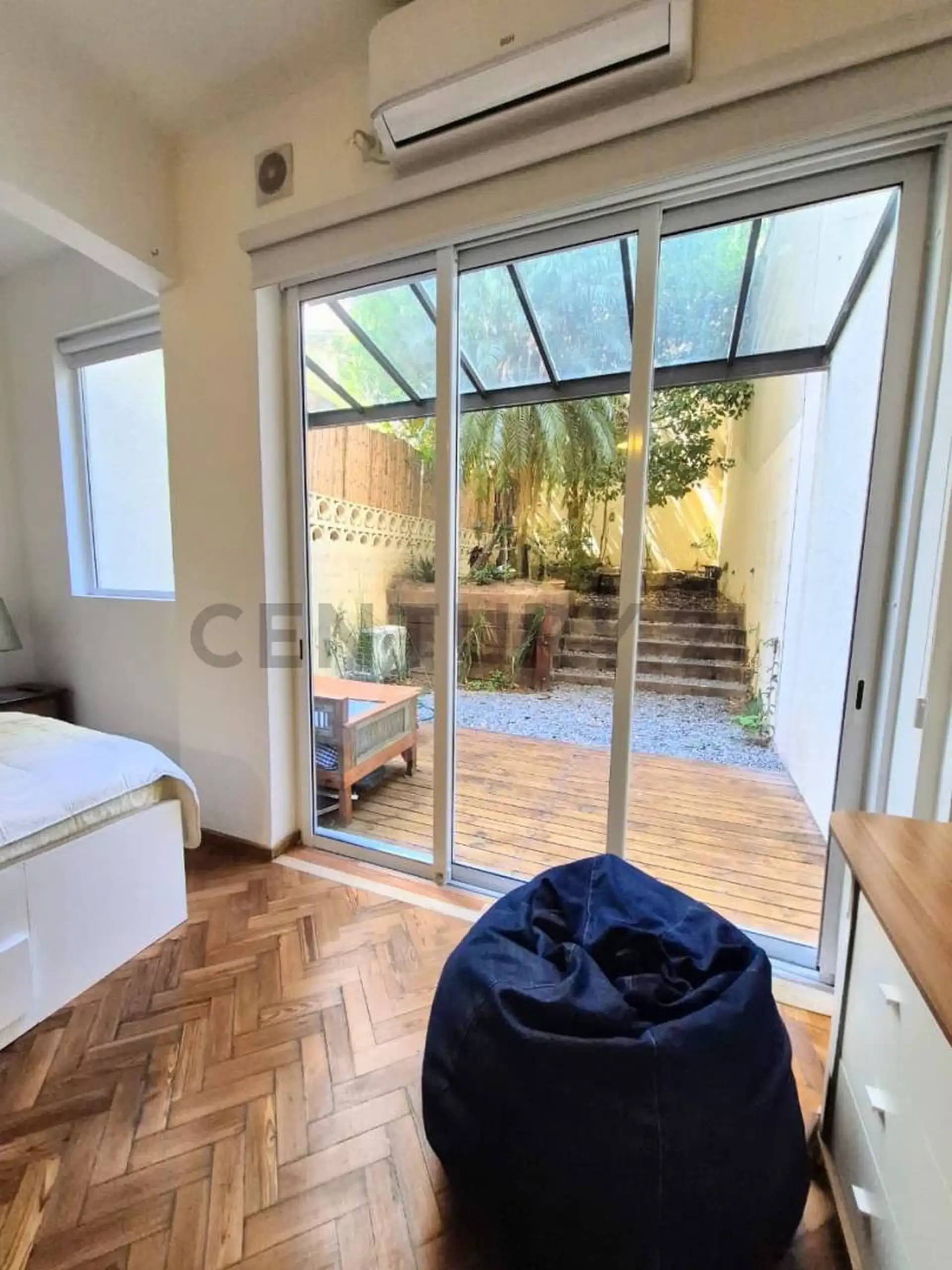 Ground-floor studio apartment with private garden in Recoleta