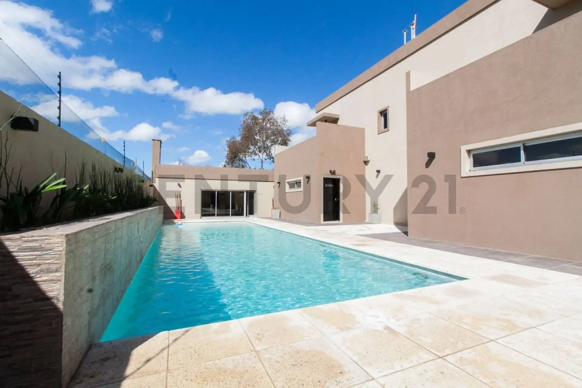 Departamento de 3 ambientes con terraza y cochera en Pilar