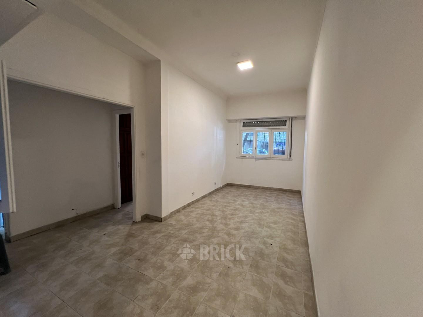 Apartment with patio in Flores