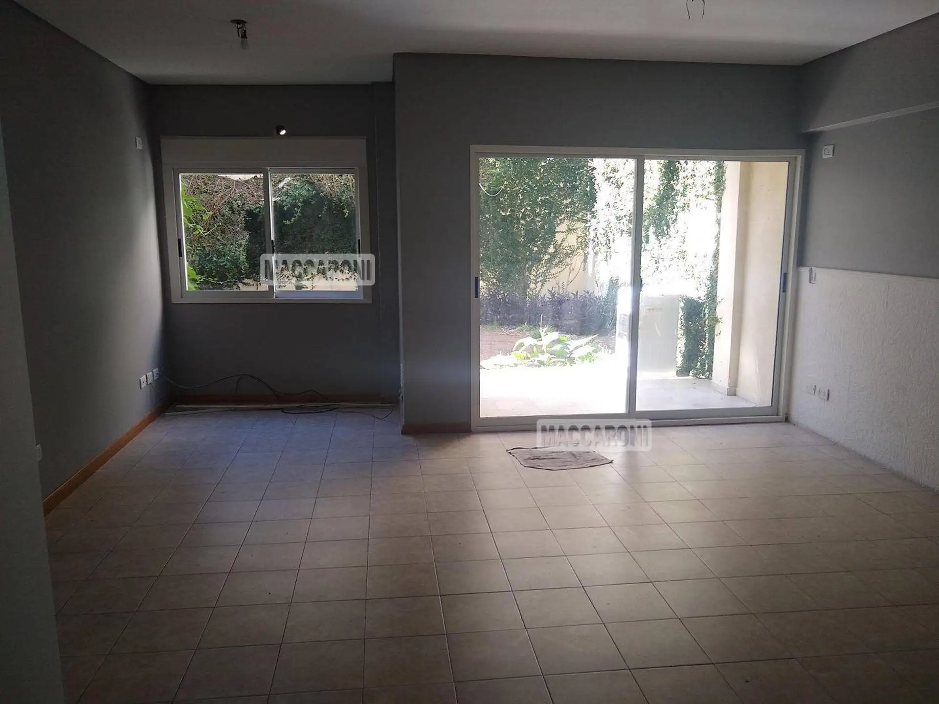 Departamento de 2 ambientes en planta baja con patio en Floresta